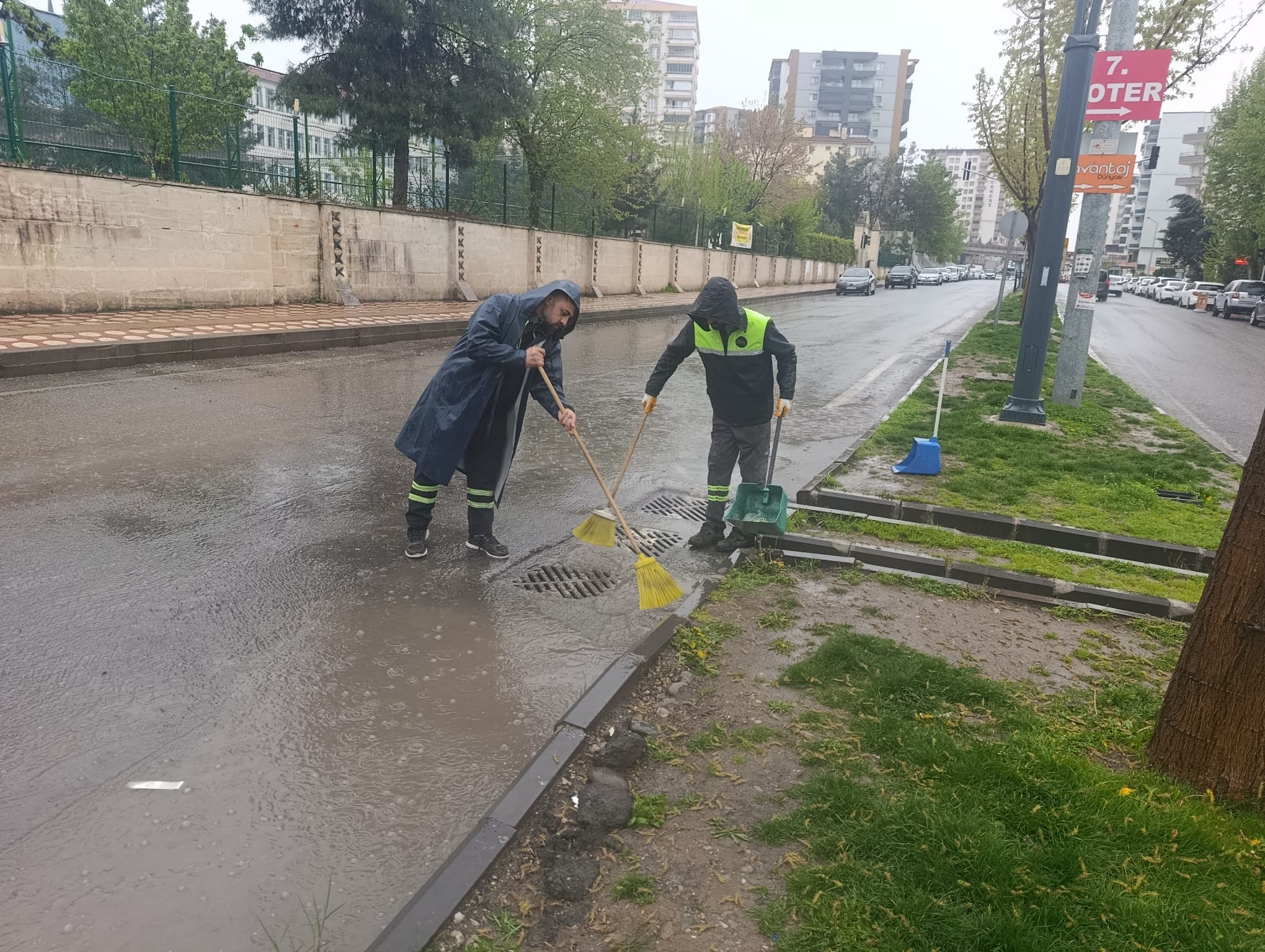 Belediye’den sağanak yağışa karşı yoğun tedbir