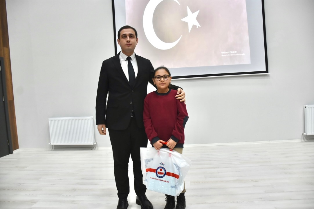 Sason’da en çok kitap okuyan öğrenci ödüllendirildi