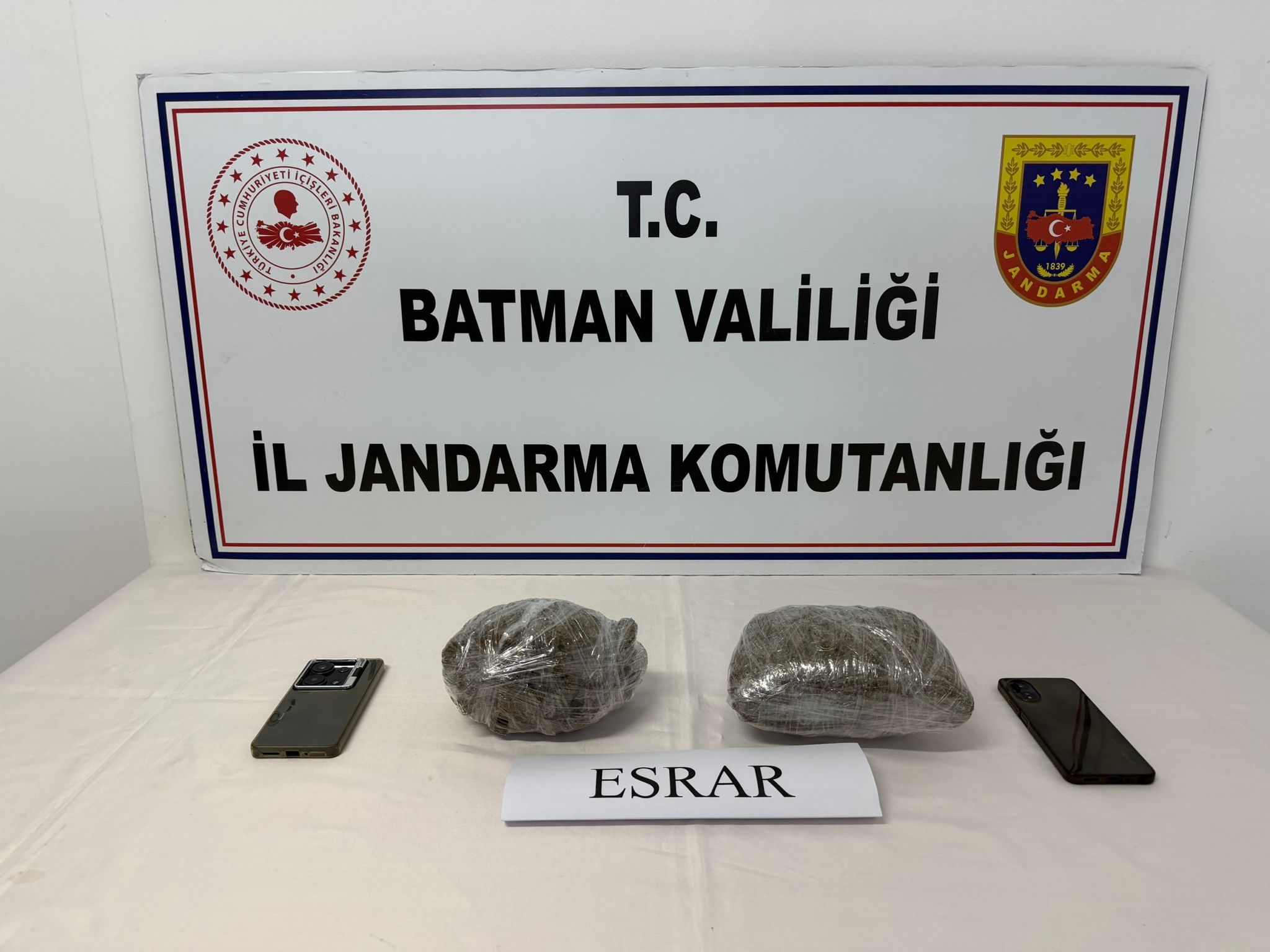 Batman’da Uyuşturucu Operasyonu: 1 Kilo Esrar Ele Geçirildi