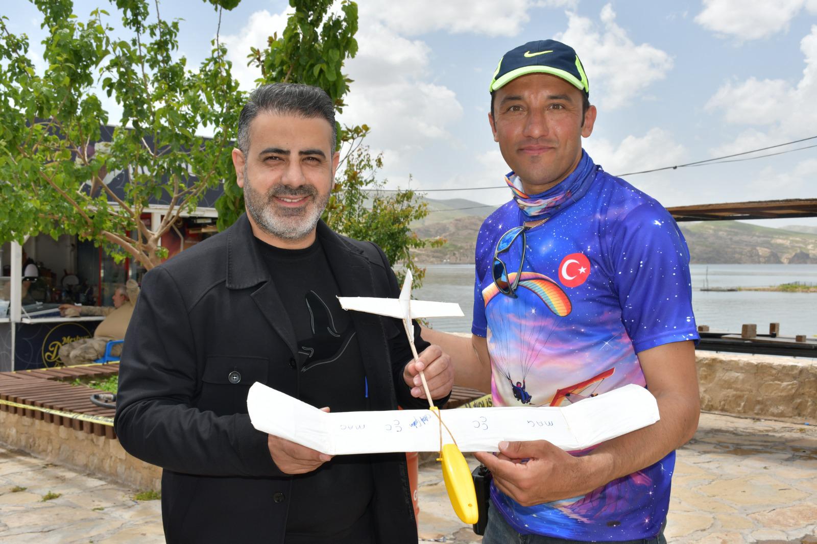 Çetin, gençlerin havacılık heyecanına ortak oldu