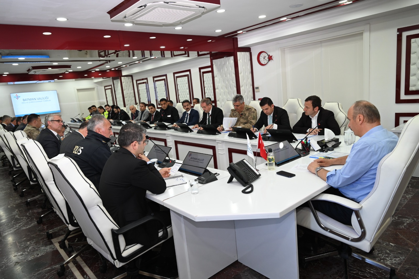 Vali Canalp’tan, Okul Güvenliği için Kurumlara Sıfır Tolerans Talimatı