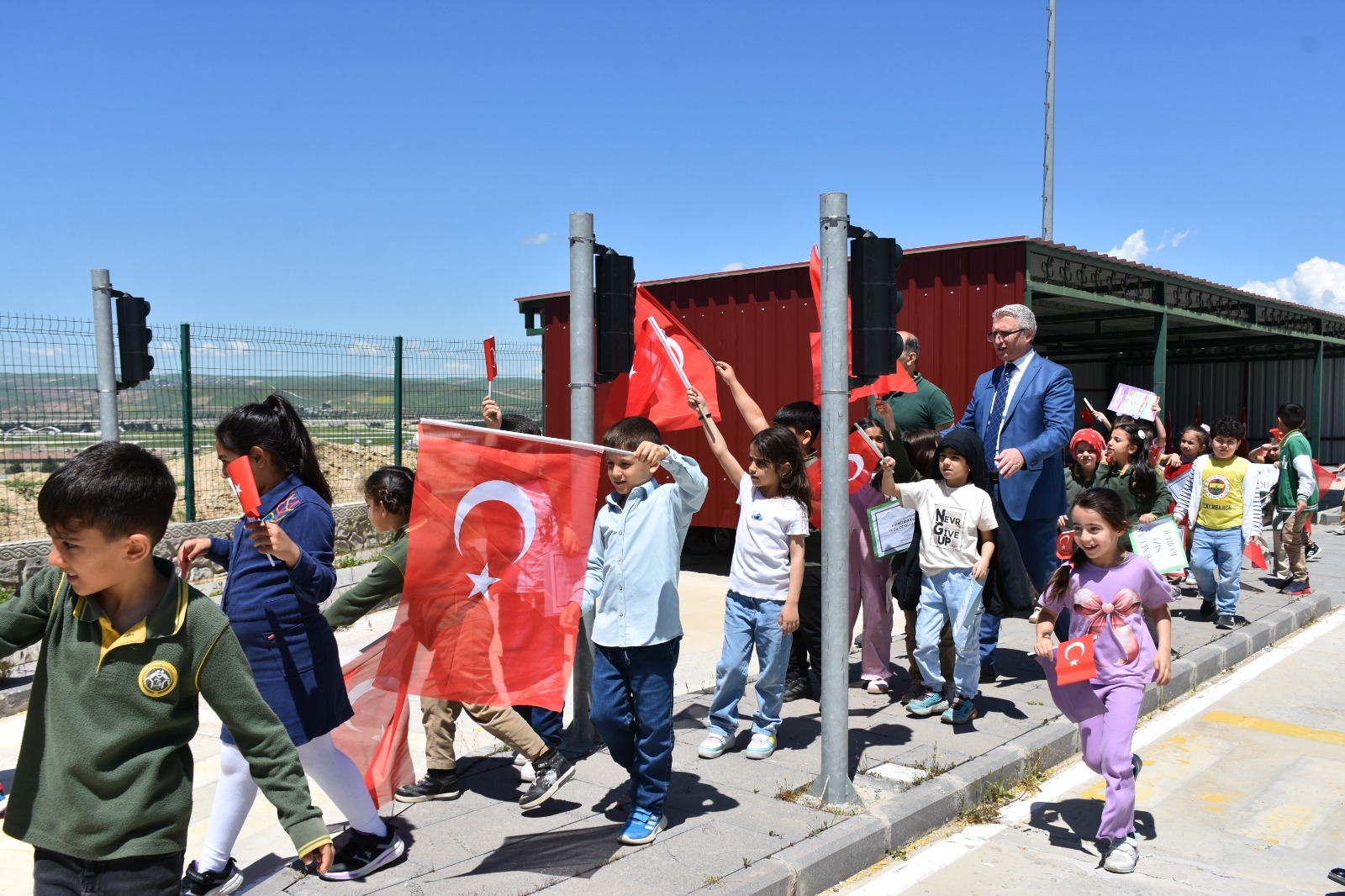 Miniklere Trafik Kuralları Uygulamalı Anlatıldı