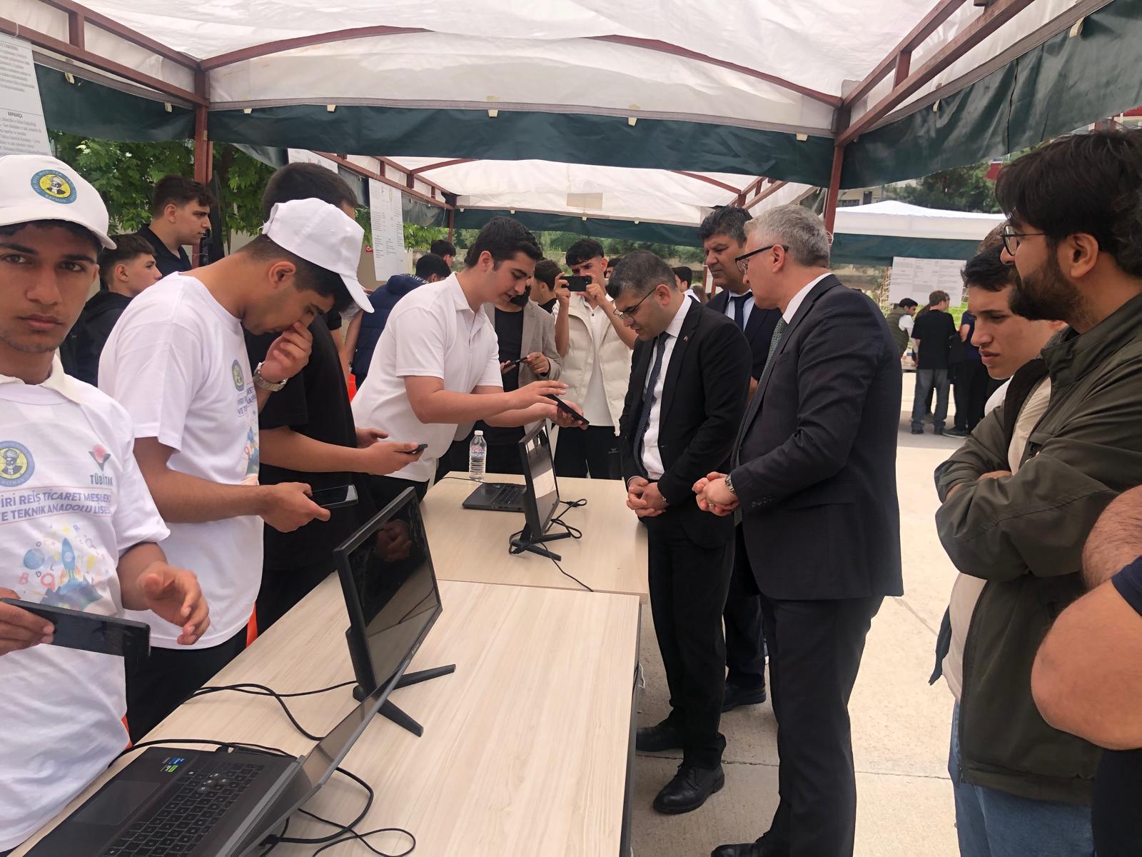 Piri Reis ve Gültepe Anadolu Lisesi’nden Ortak TÜBİTAK Bilim Fuarı