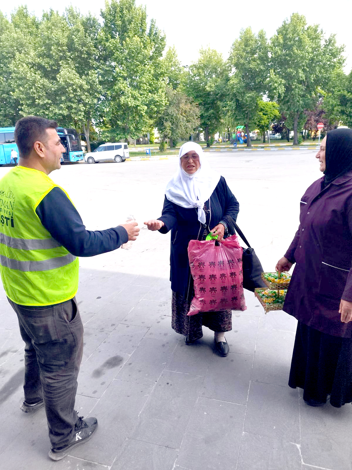 Yolculara Bayram İkramı