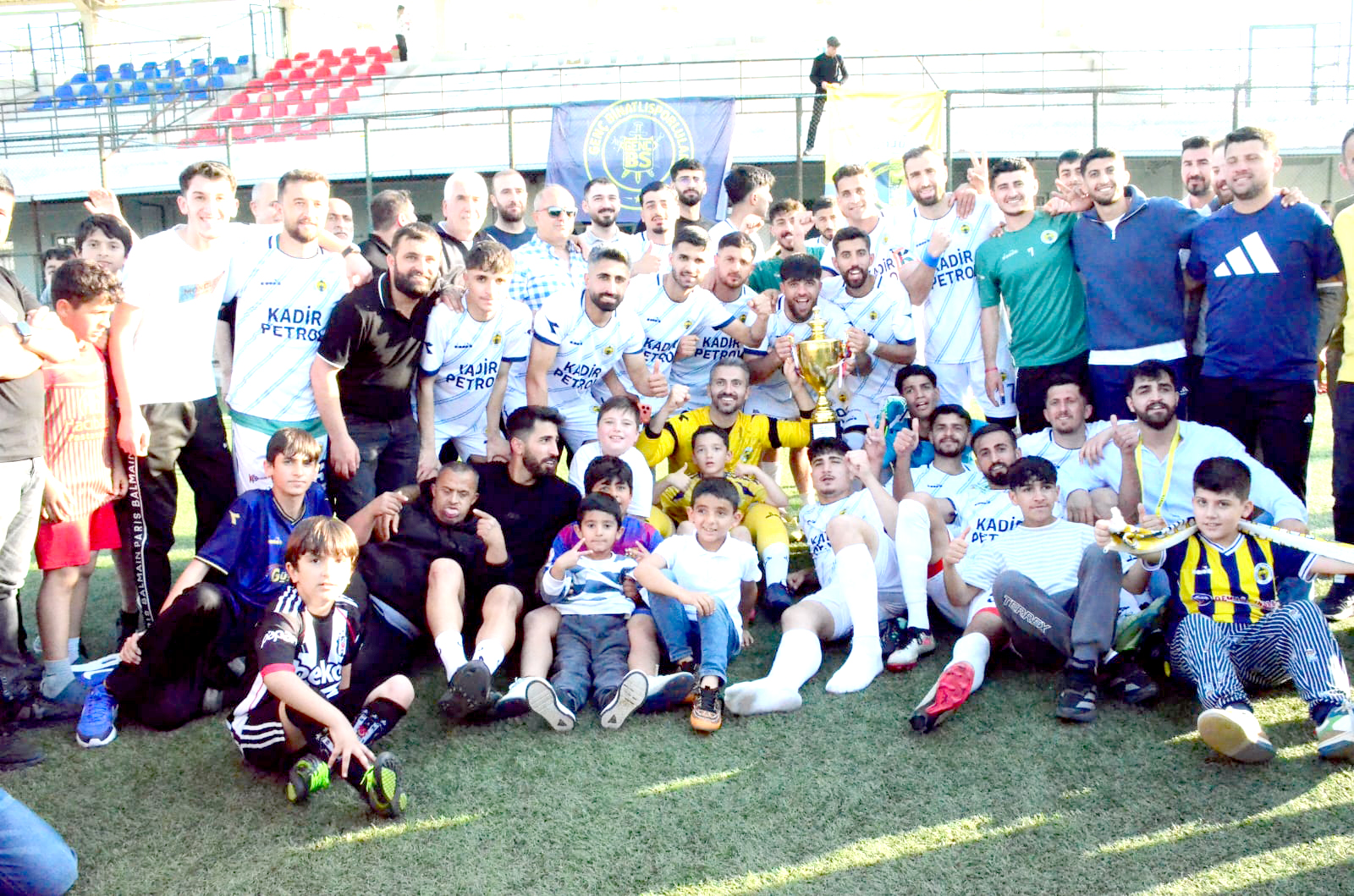 Amatör Ligin Şampiyonu Binatlı Spor
