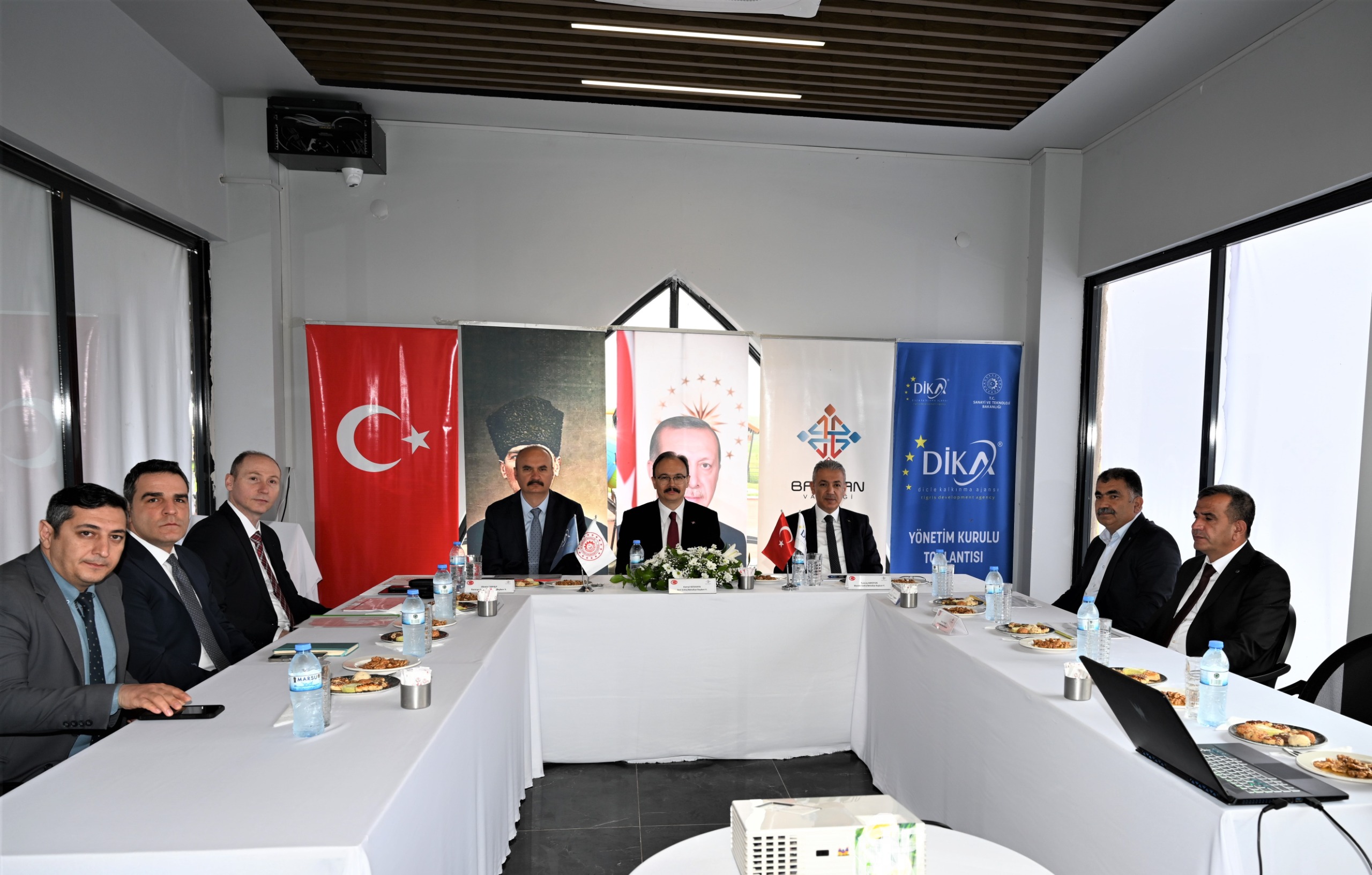DİKA Yönetim Kurulu Toplantısı, Tarihi Malabadi Köprüsü Mesire Alanı’nda Gerçekleştirildi