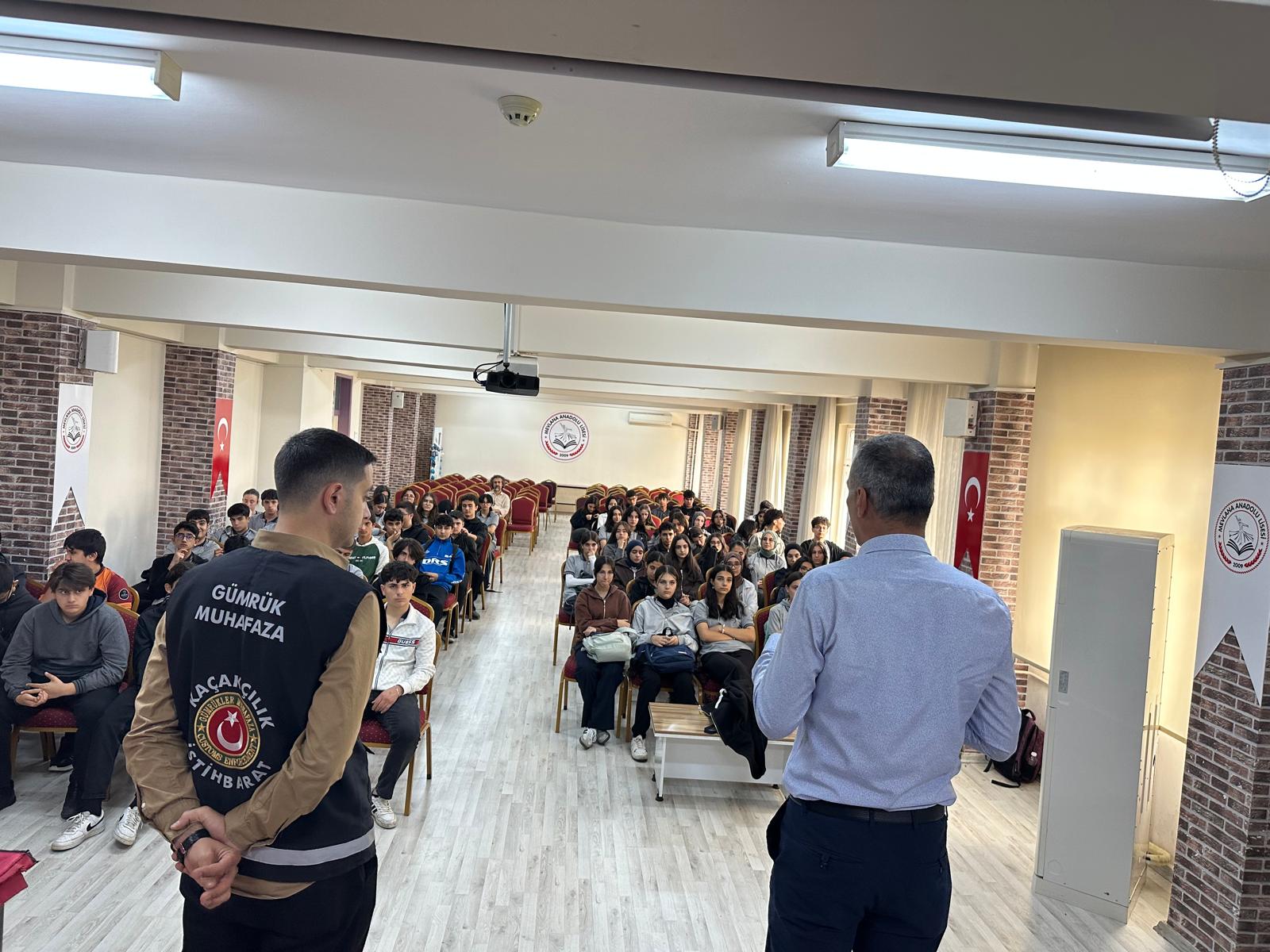 800 Öğrenciye Gümrük ve Kaçakçılıkla Mücadele Semineri