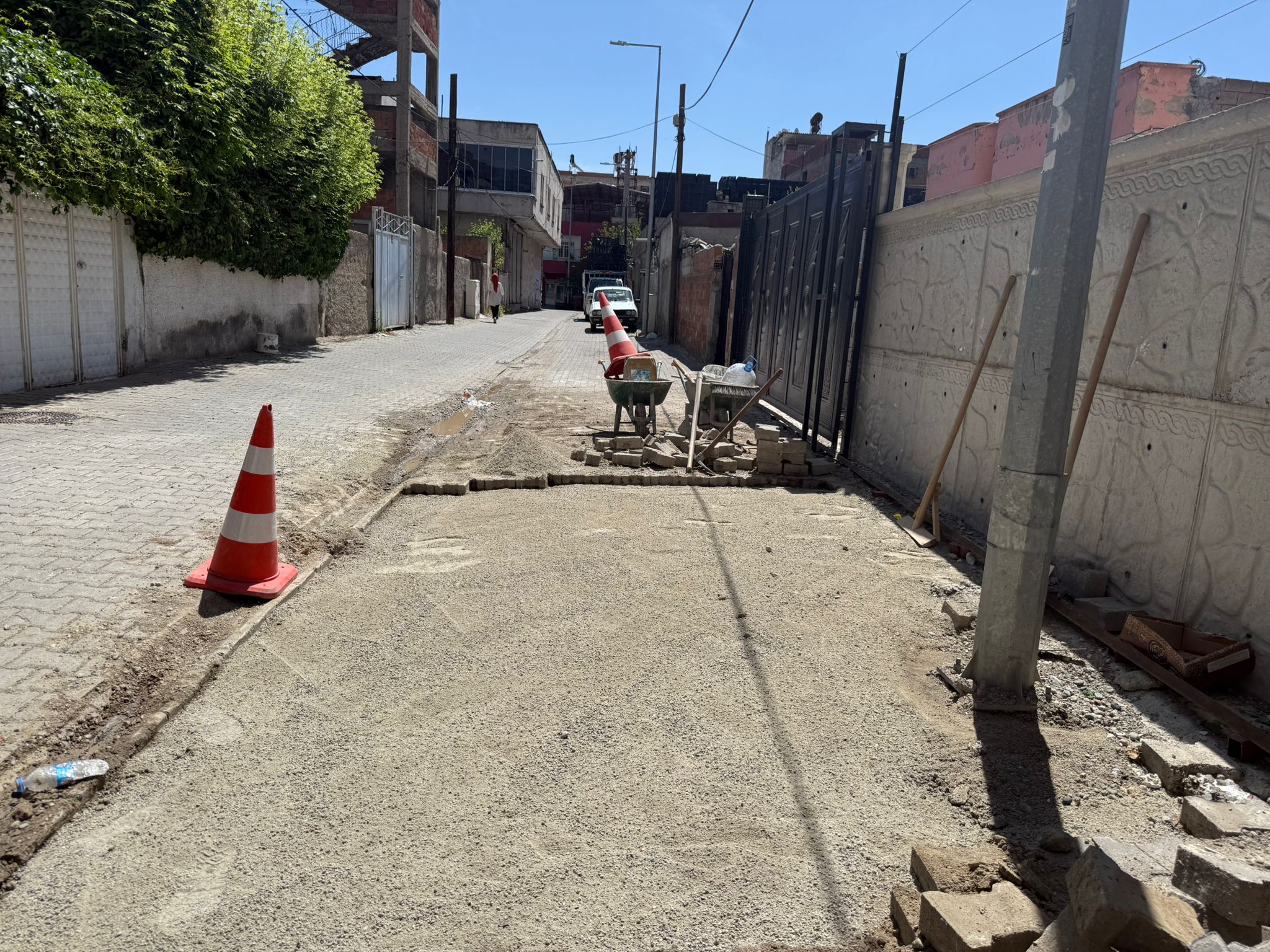 Kent Genelinde Yol ve Kaldırım Çalışmaları Sürüyor