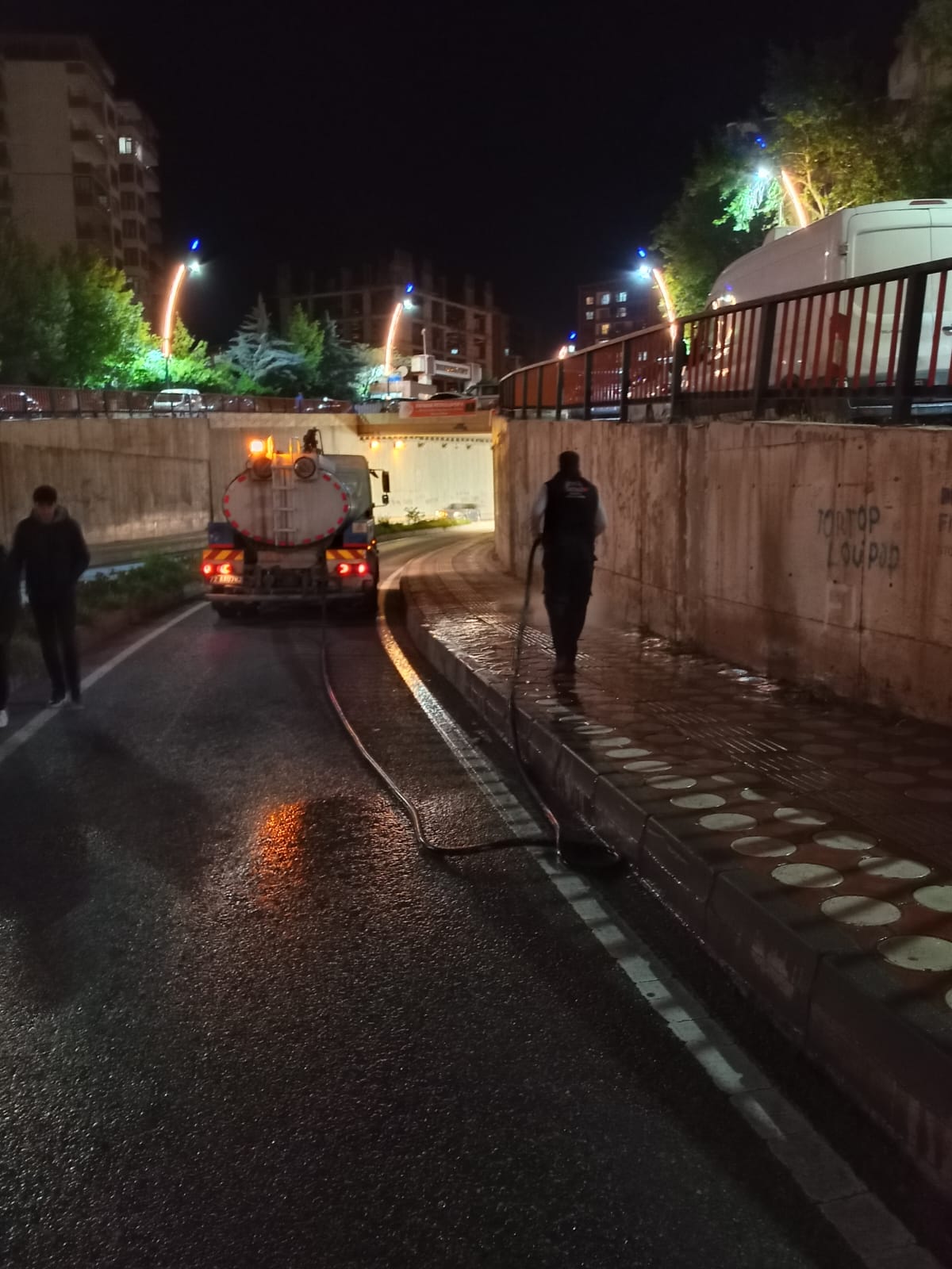 Mereto Caddesi yıkandı