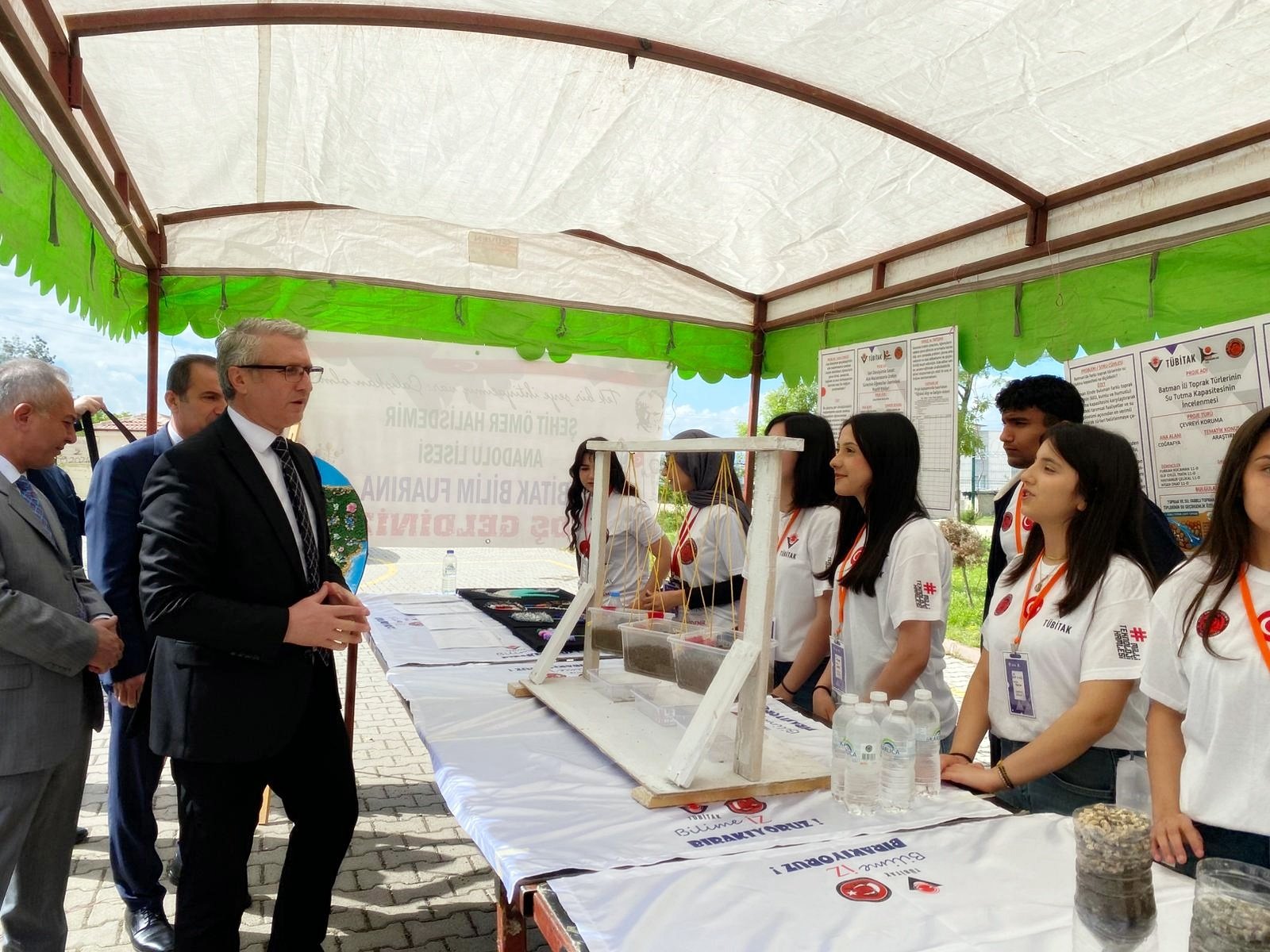 Şehit Ömer Halisdemir Anadolu Lisesi’nde TÜBİTAK Bilim Fuarı