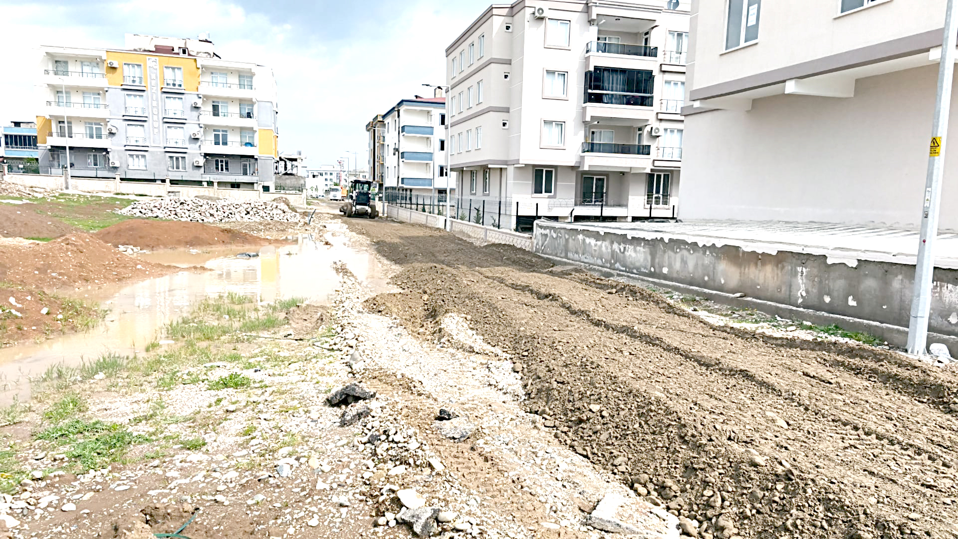 Yağışa rağmen çalışmalar sürüyor