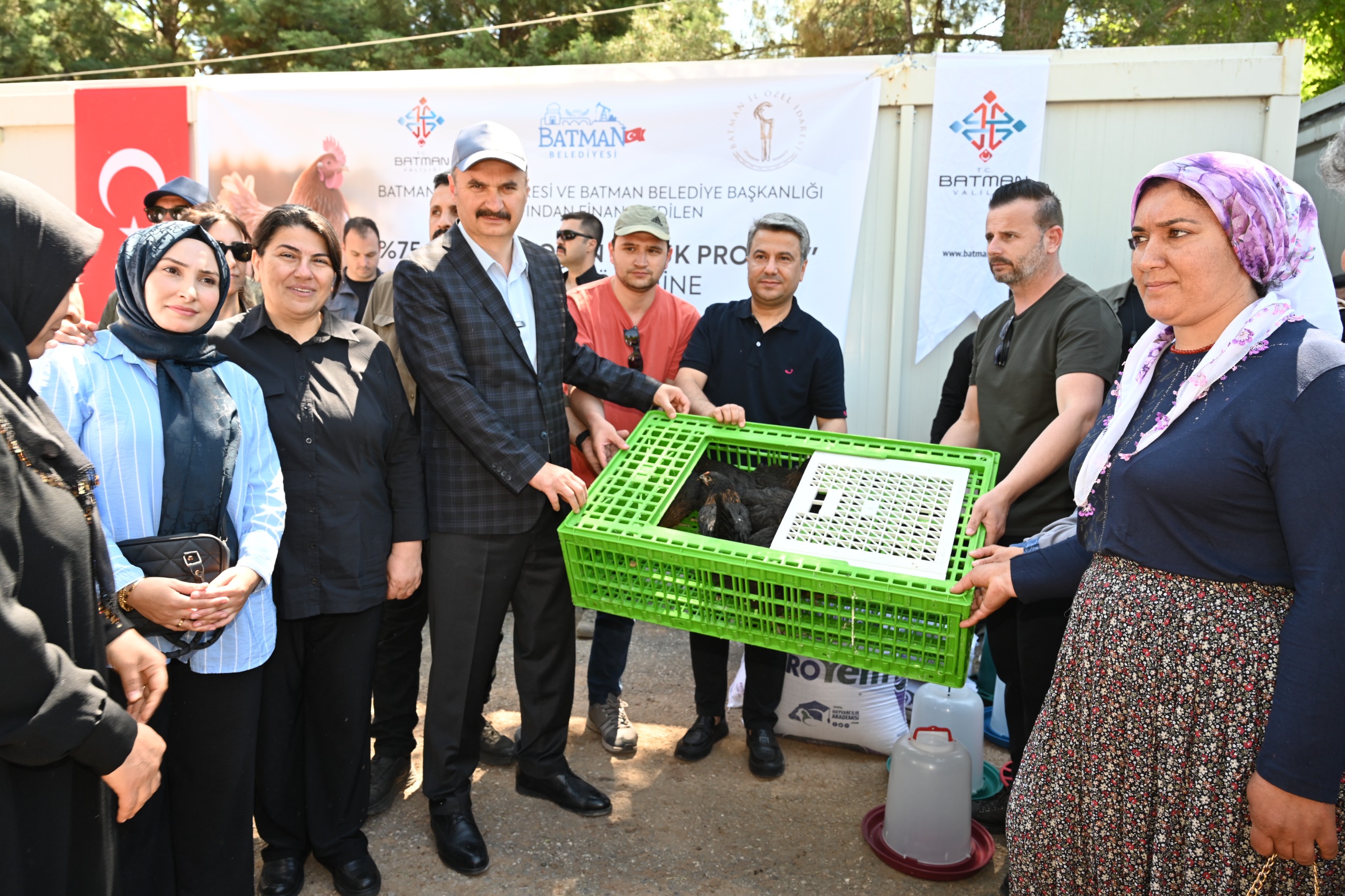 662 Kadın Girişimciye 40 Bin Koşan Tavuk Desteği