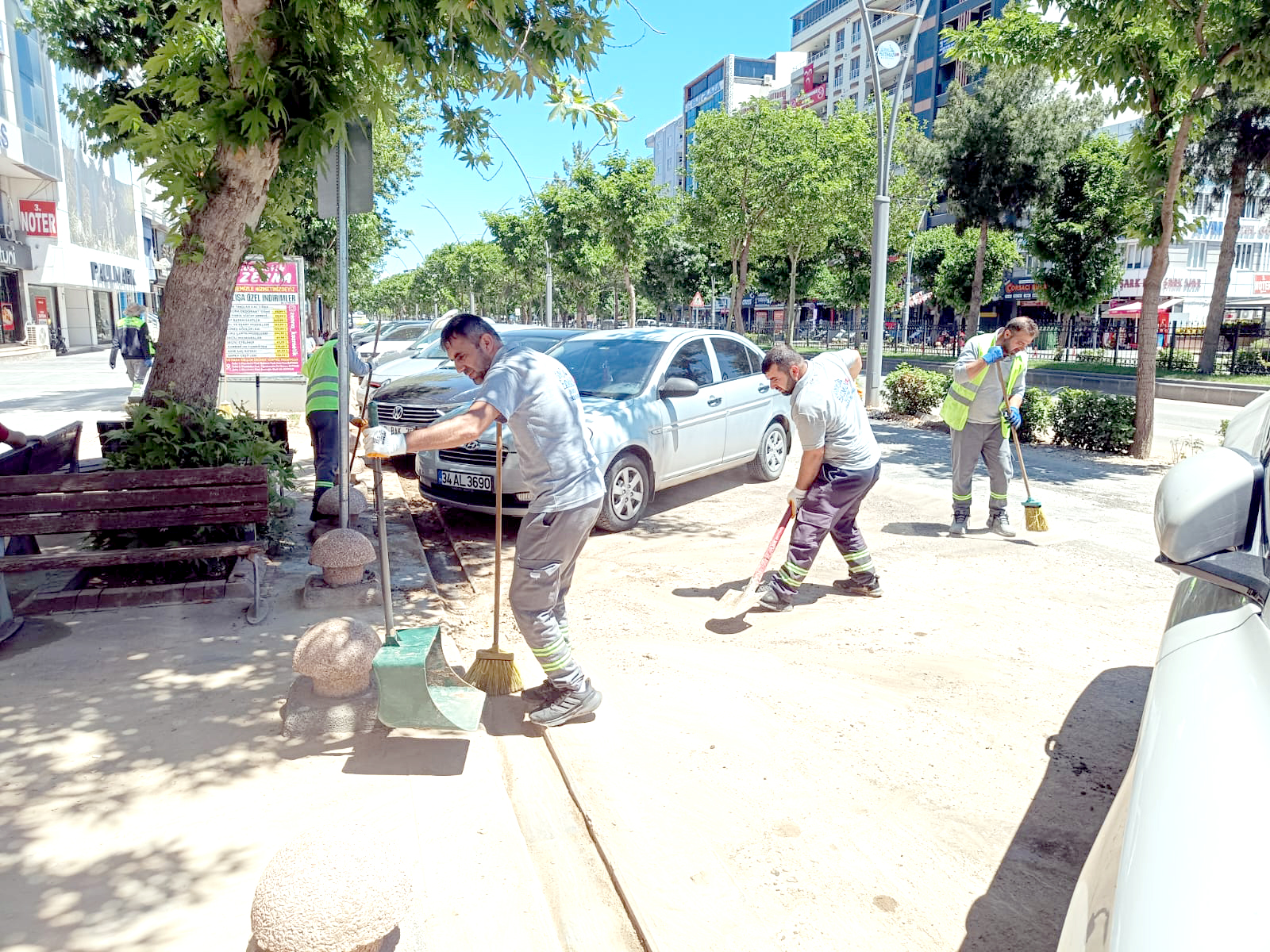 3 mahallede eş zamanlı temizlik çalışması
