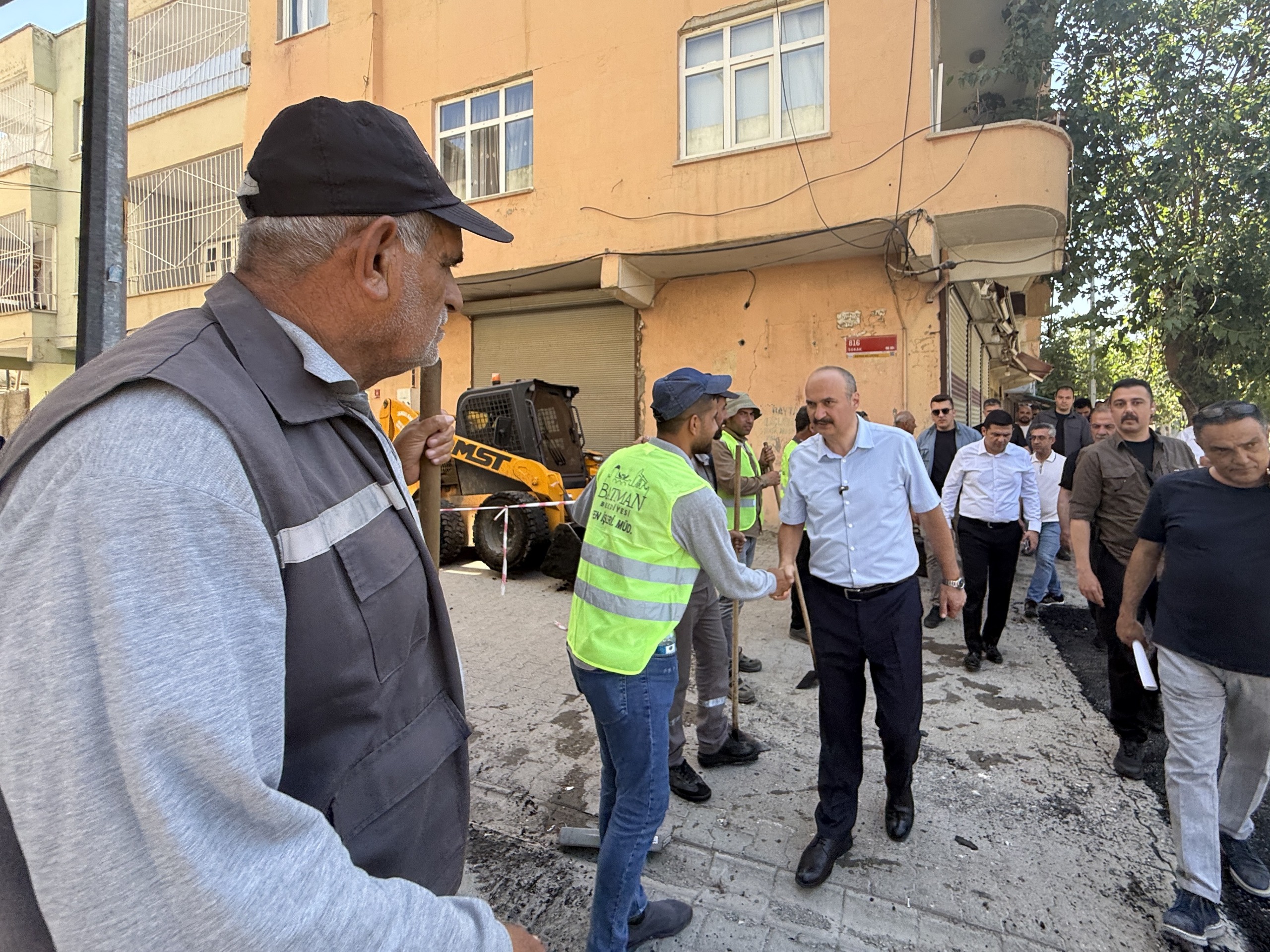 Vali Canalp Kısmet Mahallesi’ndeki Çalışmaları Yerinde İnceledi