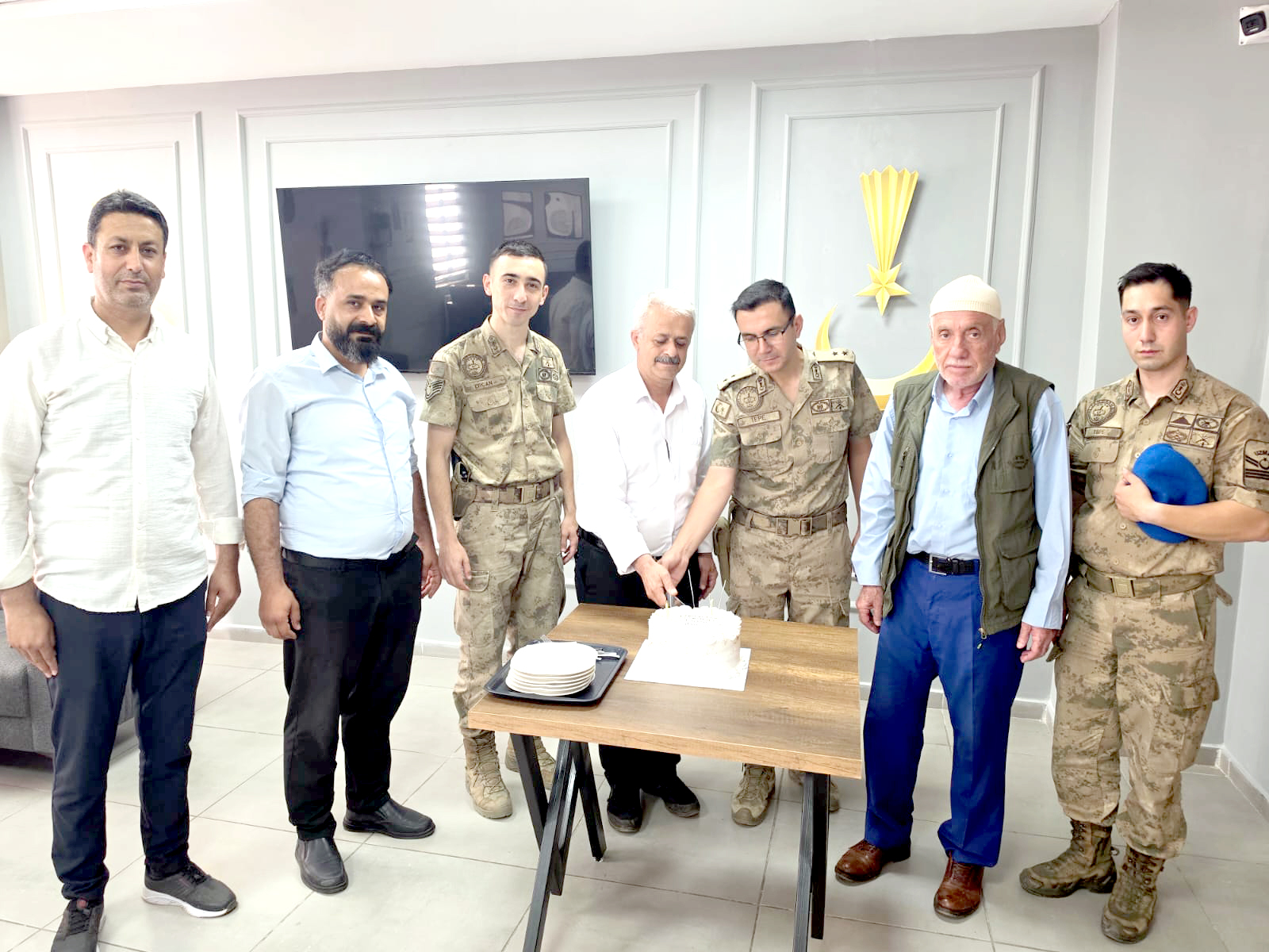Şehit Ailelerinden Jandarmaya Anlamlı Ziyaret