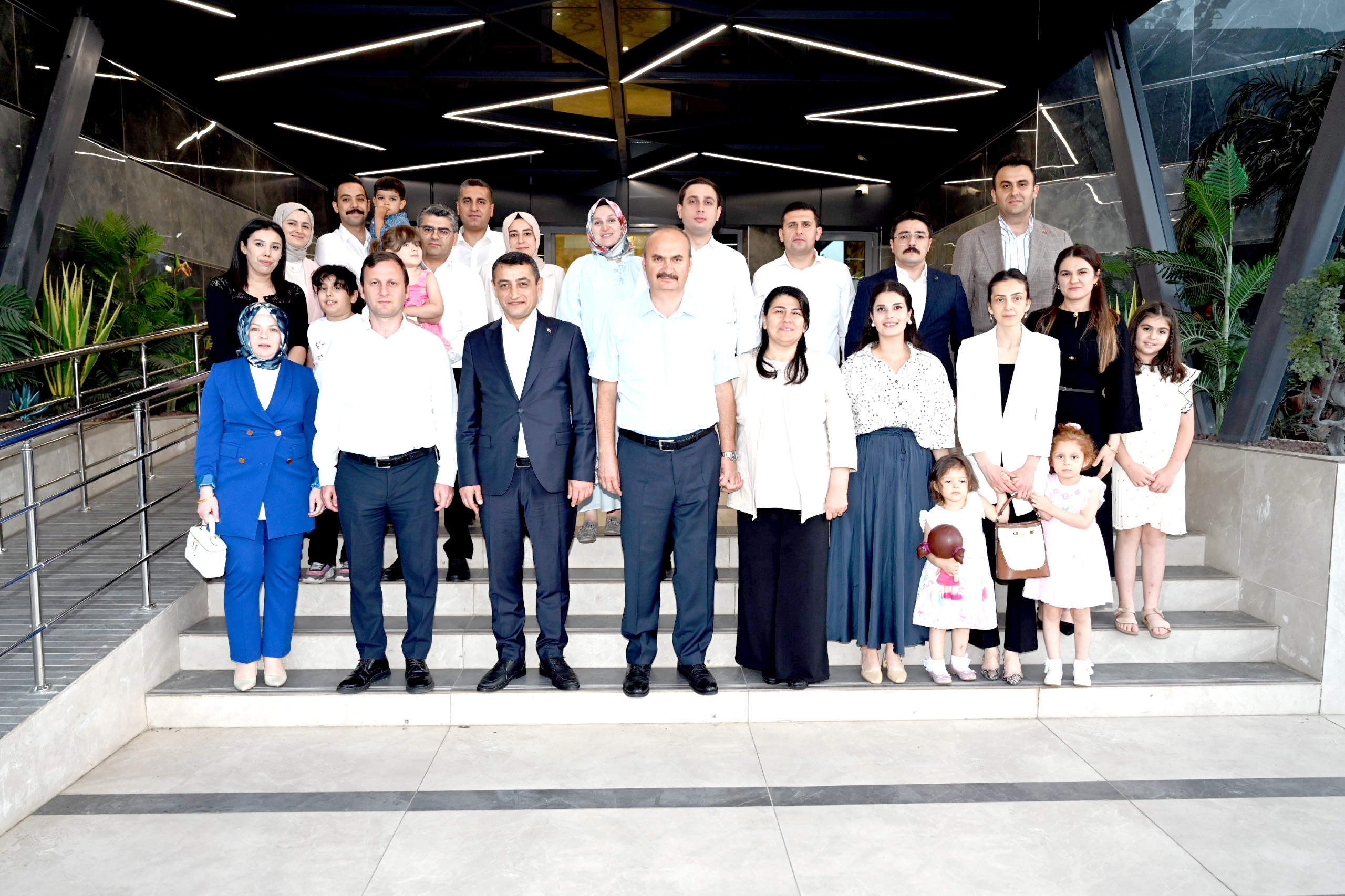 Vali Canalp’ten ataması çıkan mülki idare amirlerine veda yemeği