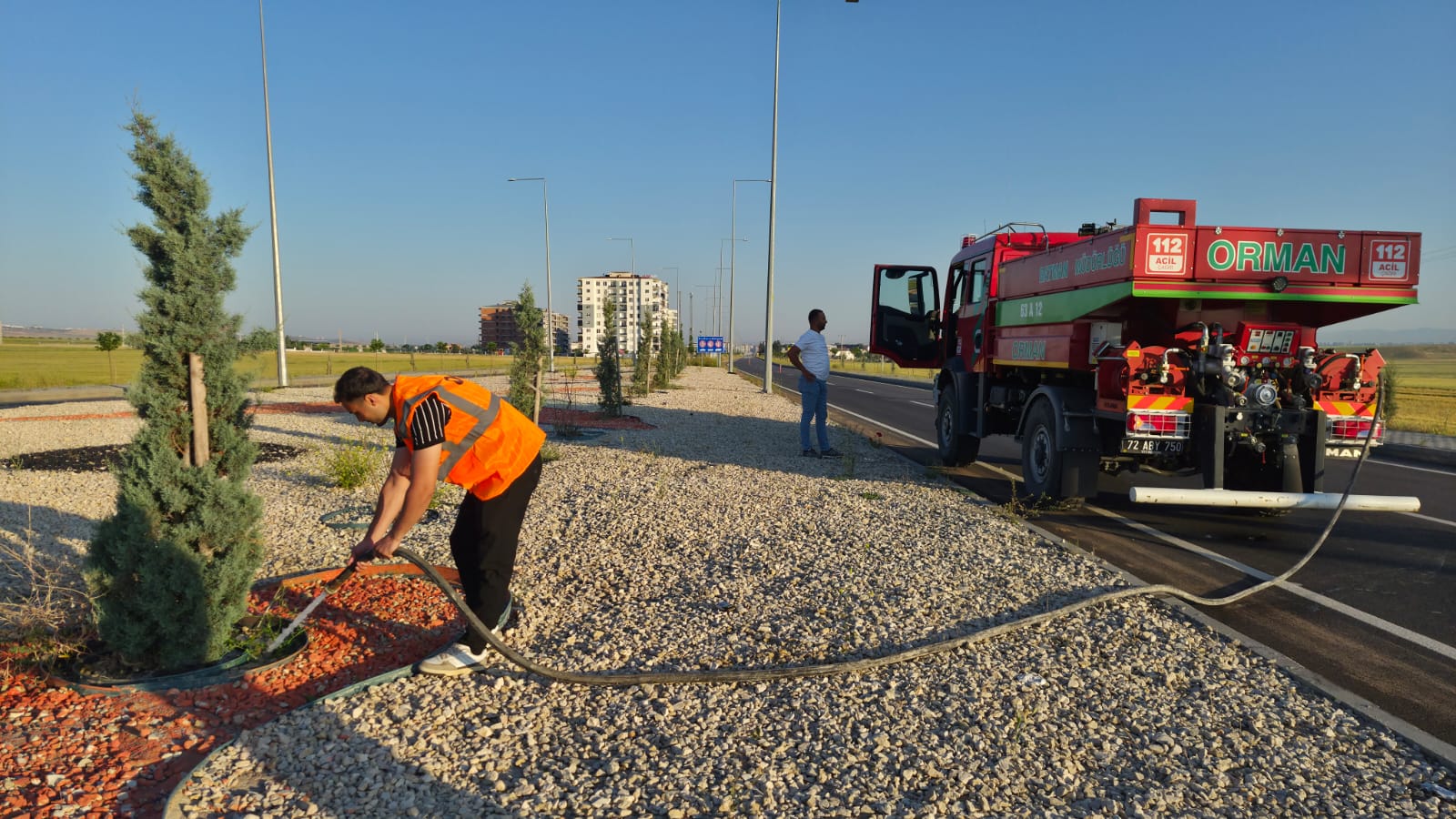 Yeşil Kuşak Projesi’nde Fidanlar Yaz Bakımında
