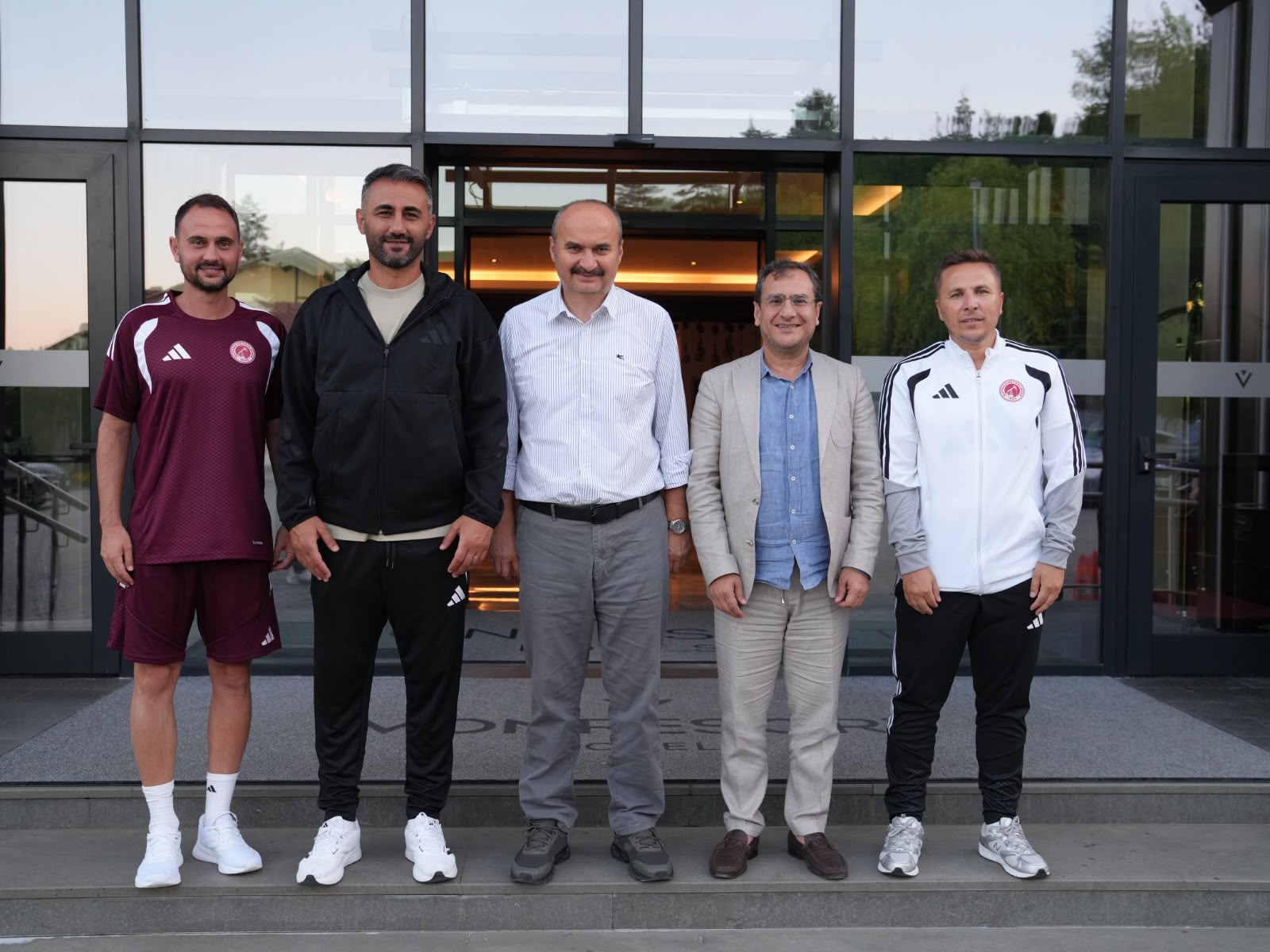 Vali Canalp’ten Batman Petrolspor’a Bolu Kampında Moral Ziyareti