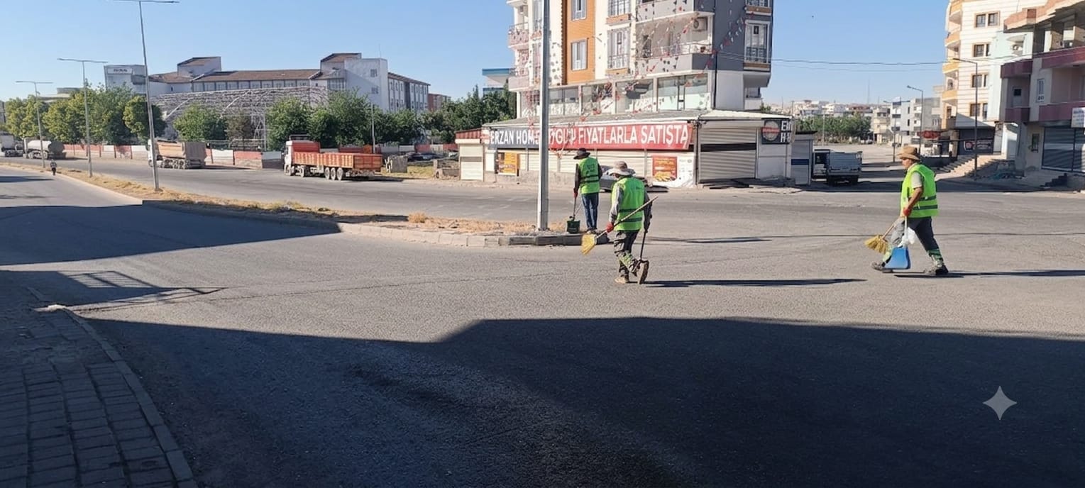 ÇAMLICA VE PETROL MAHALLELERİNDE KAPSAMLI TEMİZLİK ÇALIŞMASI