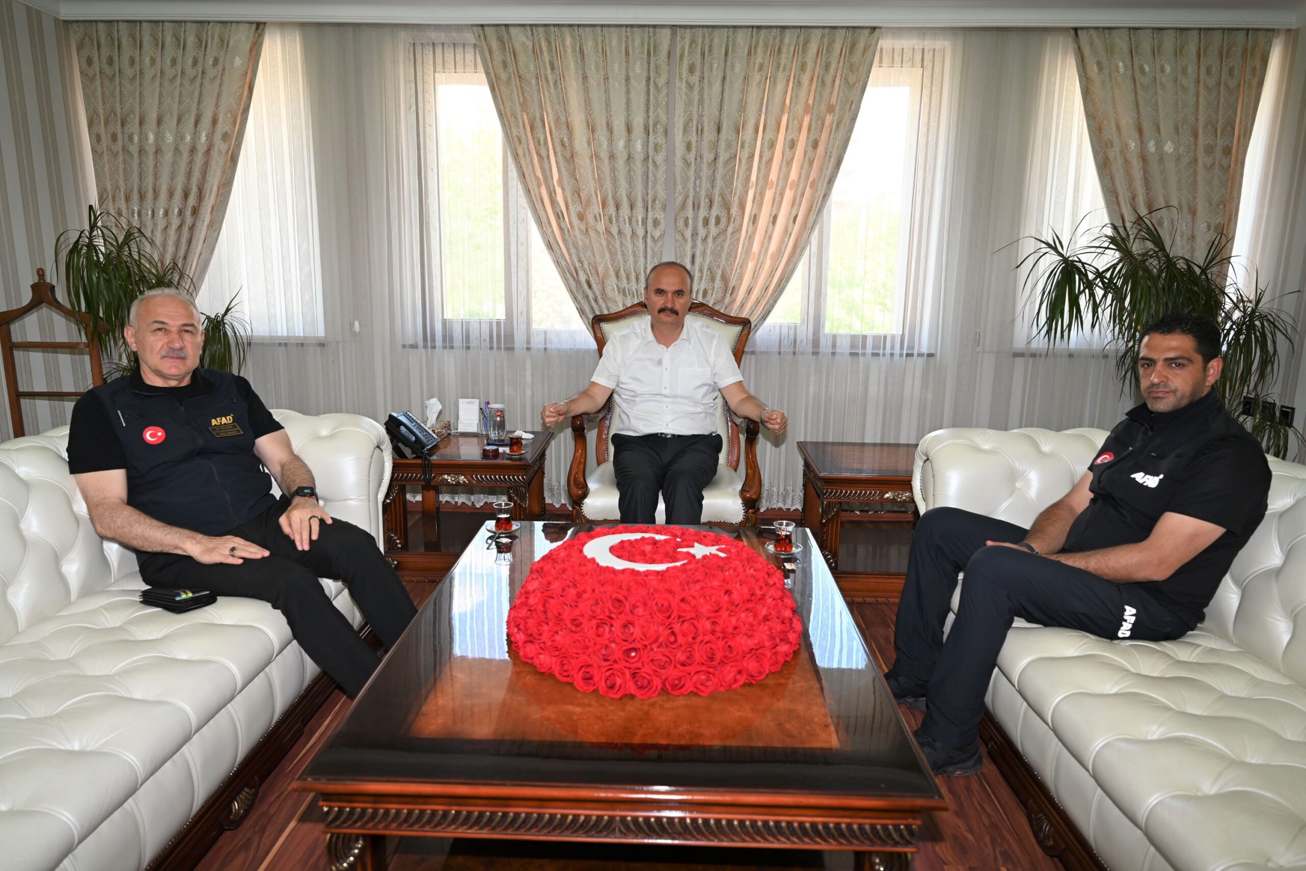 Afetlere Müdahale Genel Müdürü Dr. Sadi Ergin, Vali Canalp’ı ziyaret etti