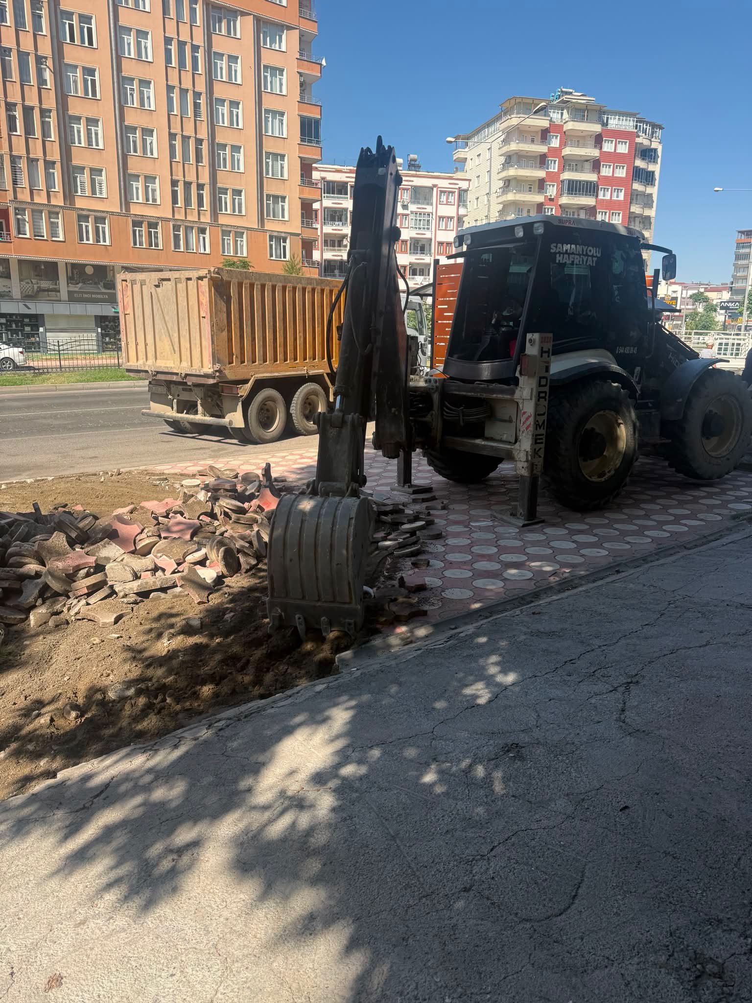 Demokrasi ve TPAO Bulvarı Yenileniyor