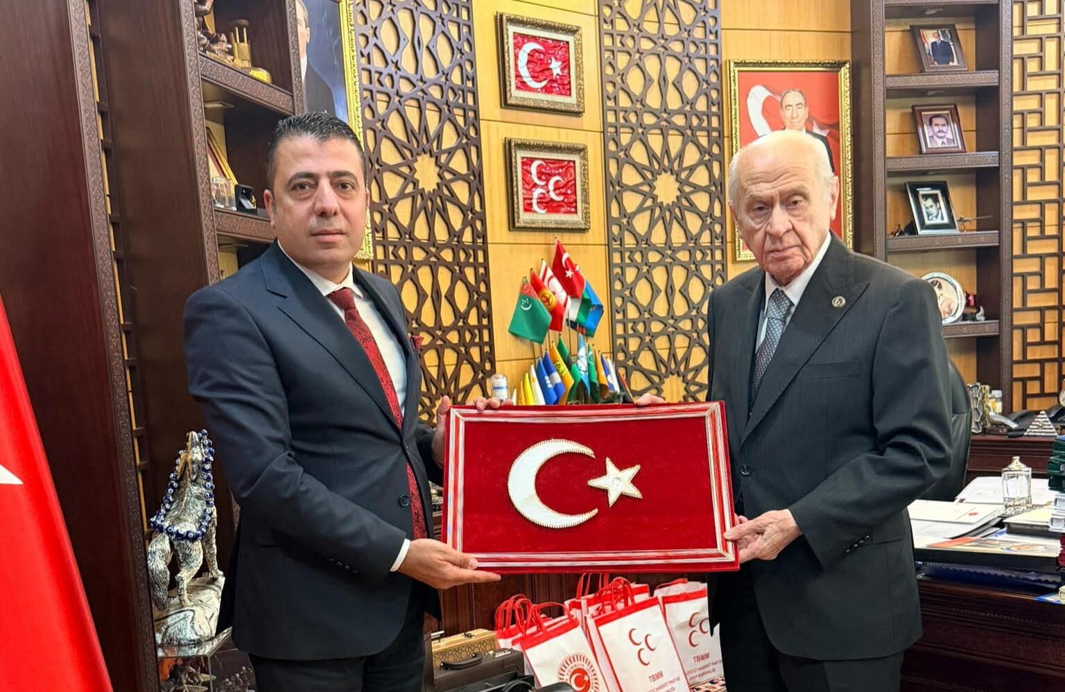 İŞ İNSANI EKREMOĞLU, MHP LİDERİ DEVLET BAHÇELI’Yİ MAKAMINDA ZİYARET ETTİ