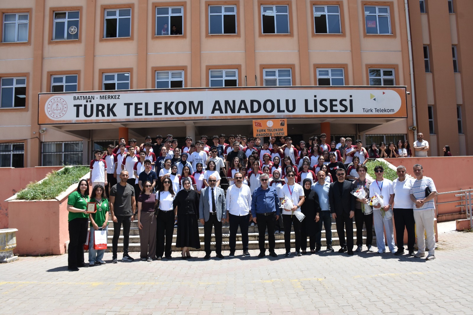 Batman ve Türkiye’nin Gururu Öğrencilerimiz Memleketlerine Döndü