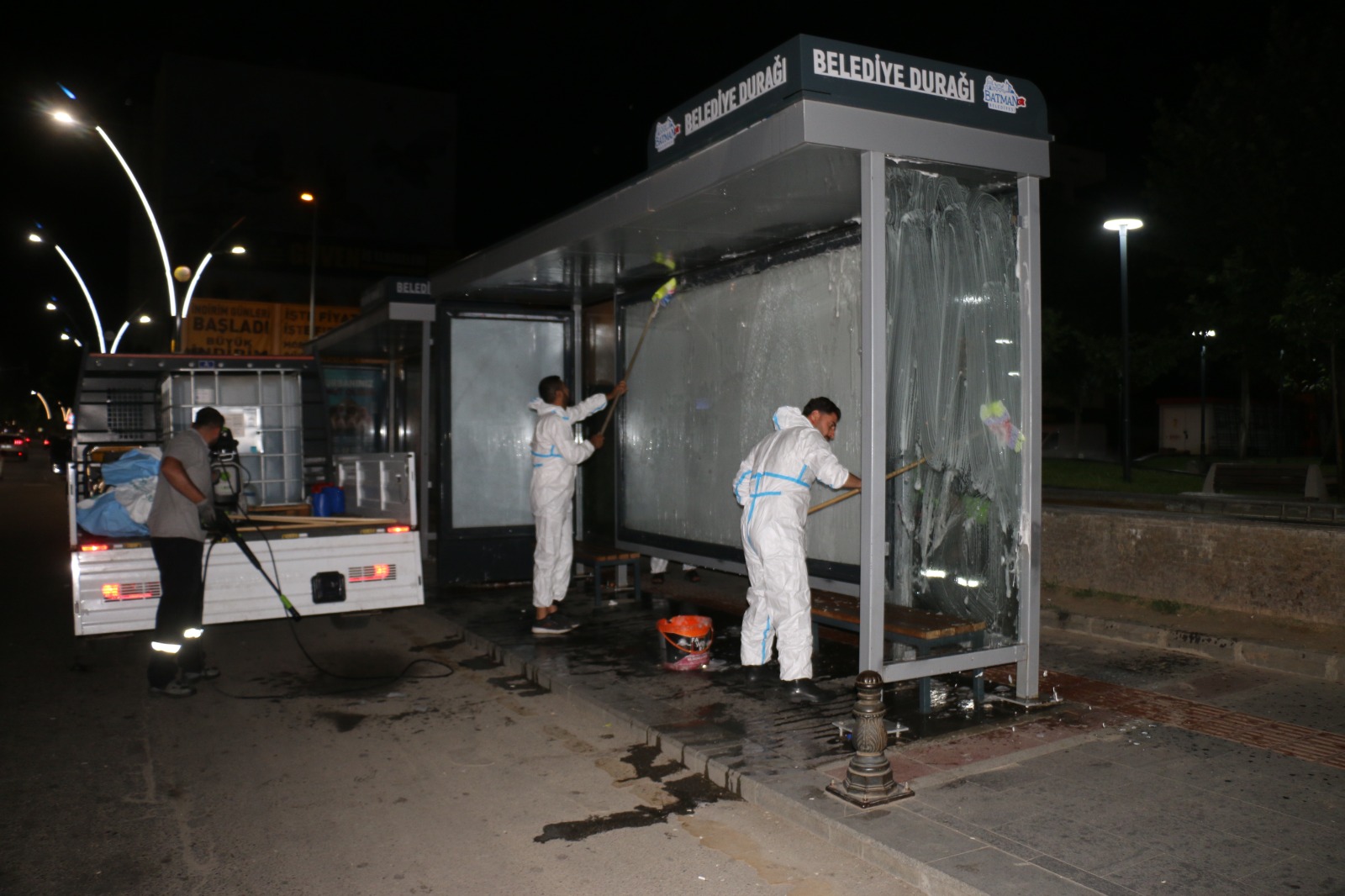 Otobüs Duraklarında Temizlik Seferberliği