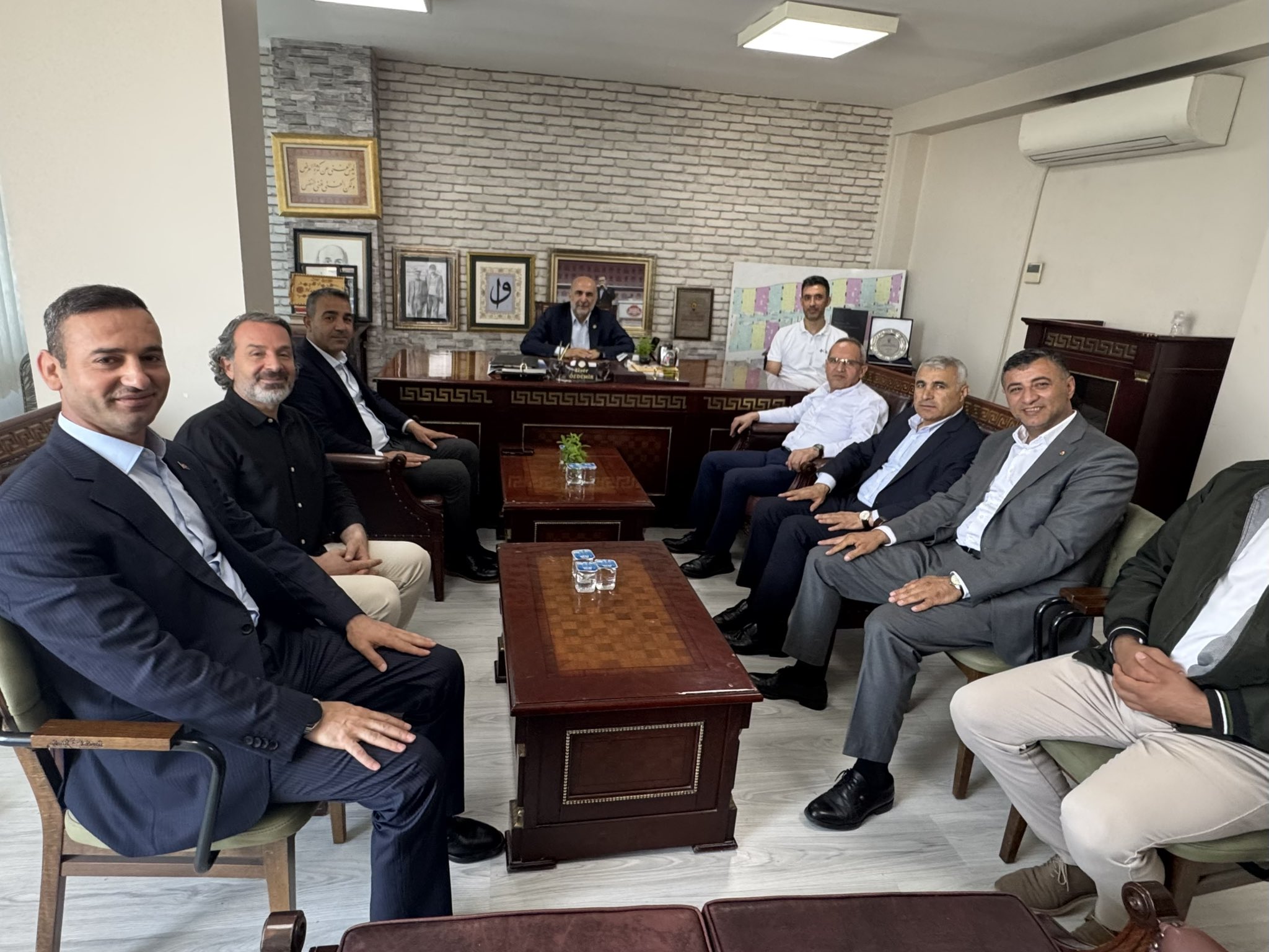 Habizbinililer Derneği’nden Ziver Özdemir’e Ziyaret