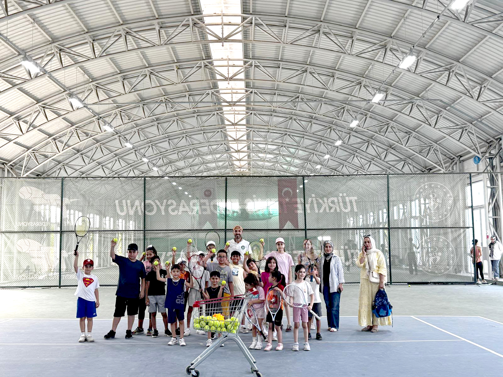 Ücretsiz Yaz Spor Kurslarında Tenis Coşkusu