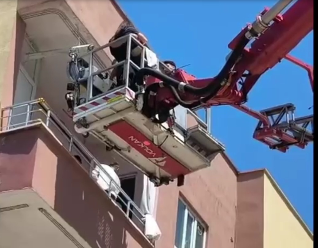 Engelli Vatandaşı İtfaiye Kurtardı