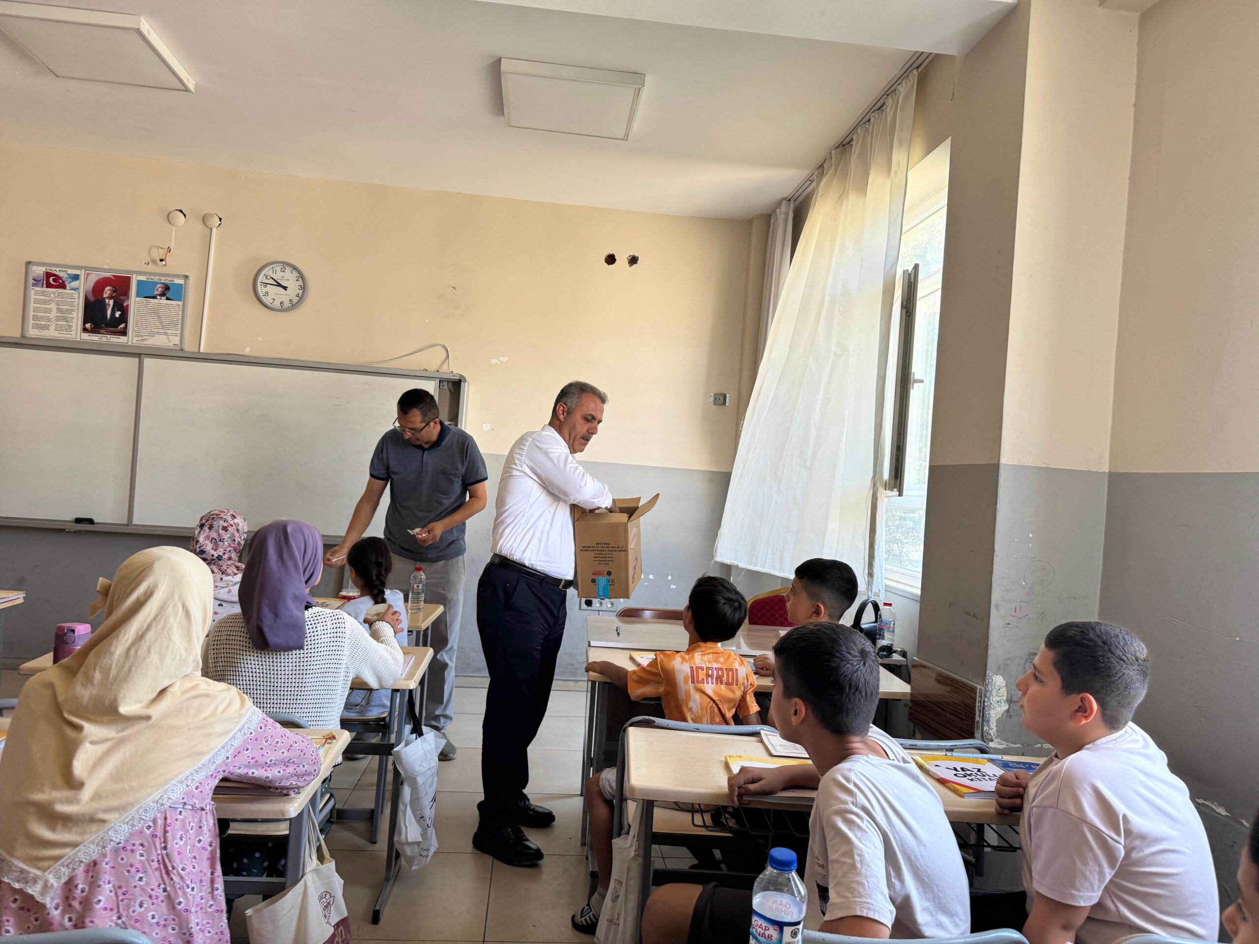 Şansi Sözünü Tuttu, Öğrencilere Dondurma İkram Etti