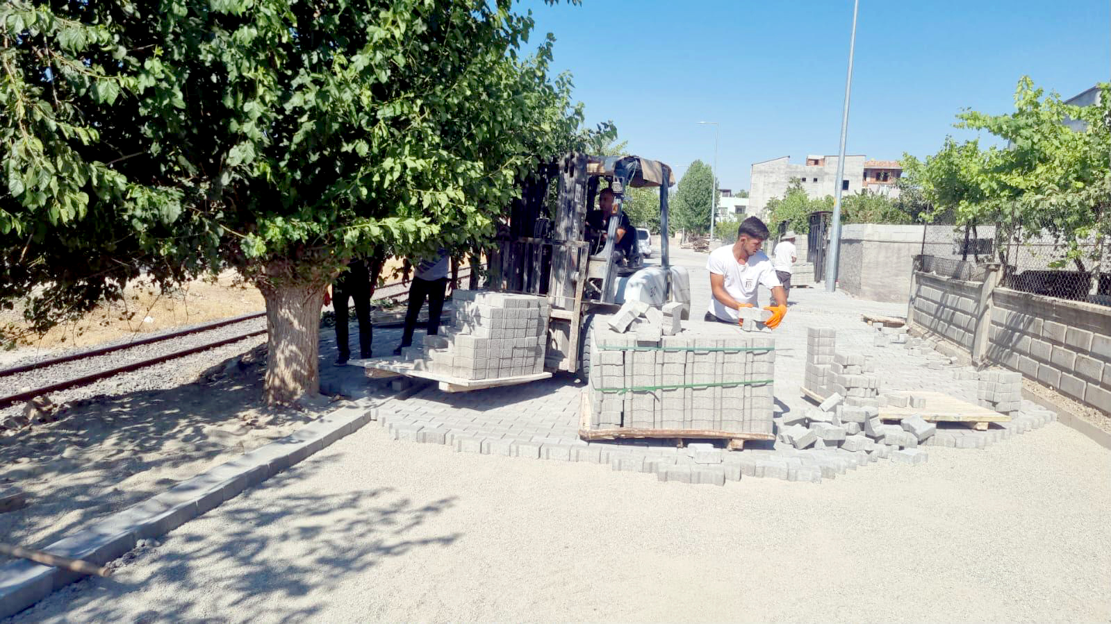 Mahallelerde Yol ve Kaldırım Seferberliği