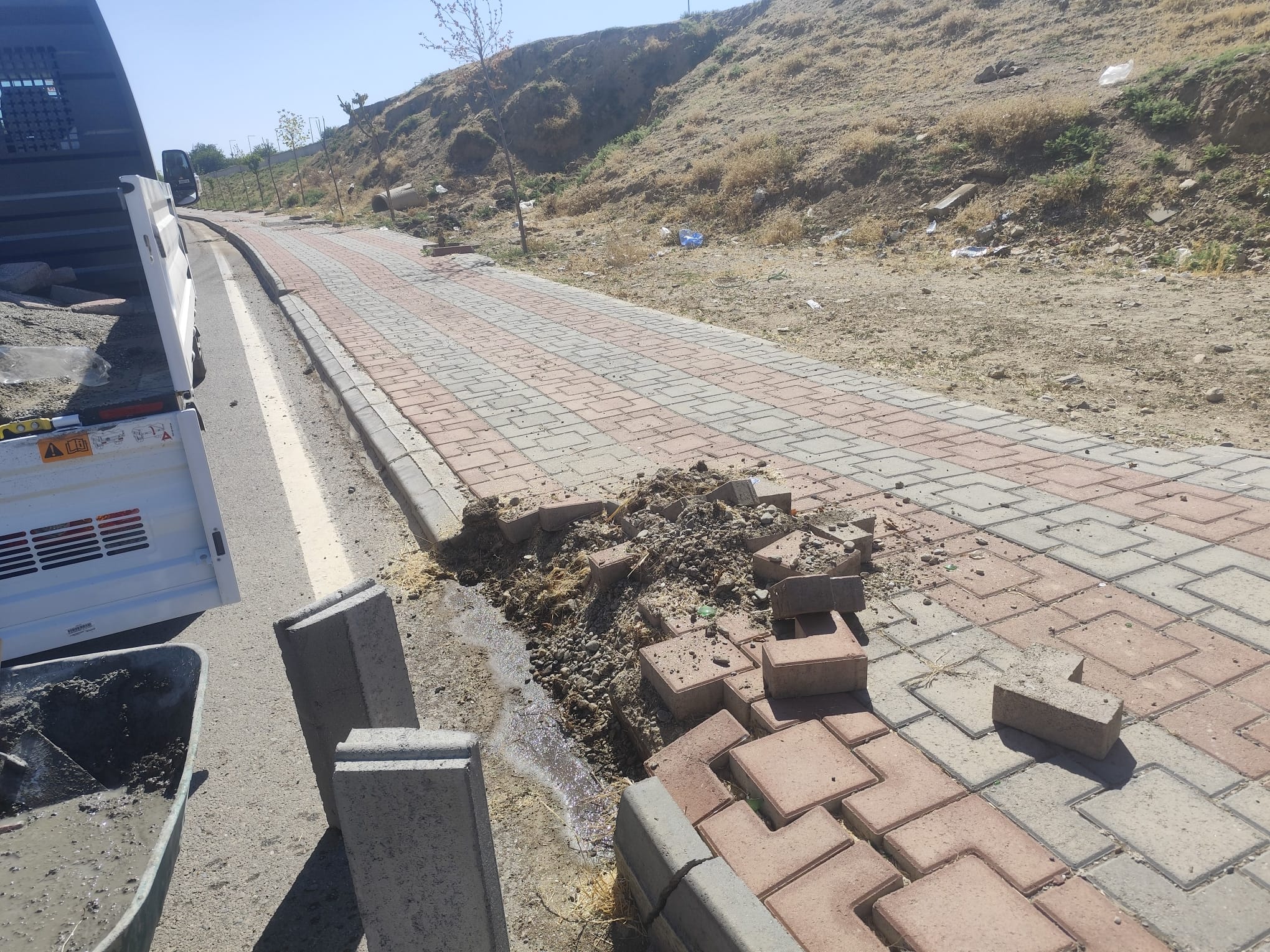 Beşevler ve Huzur’da Parke Yama Çalışması