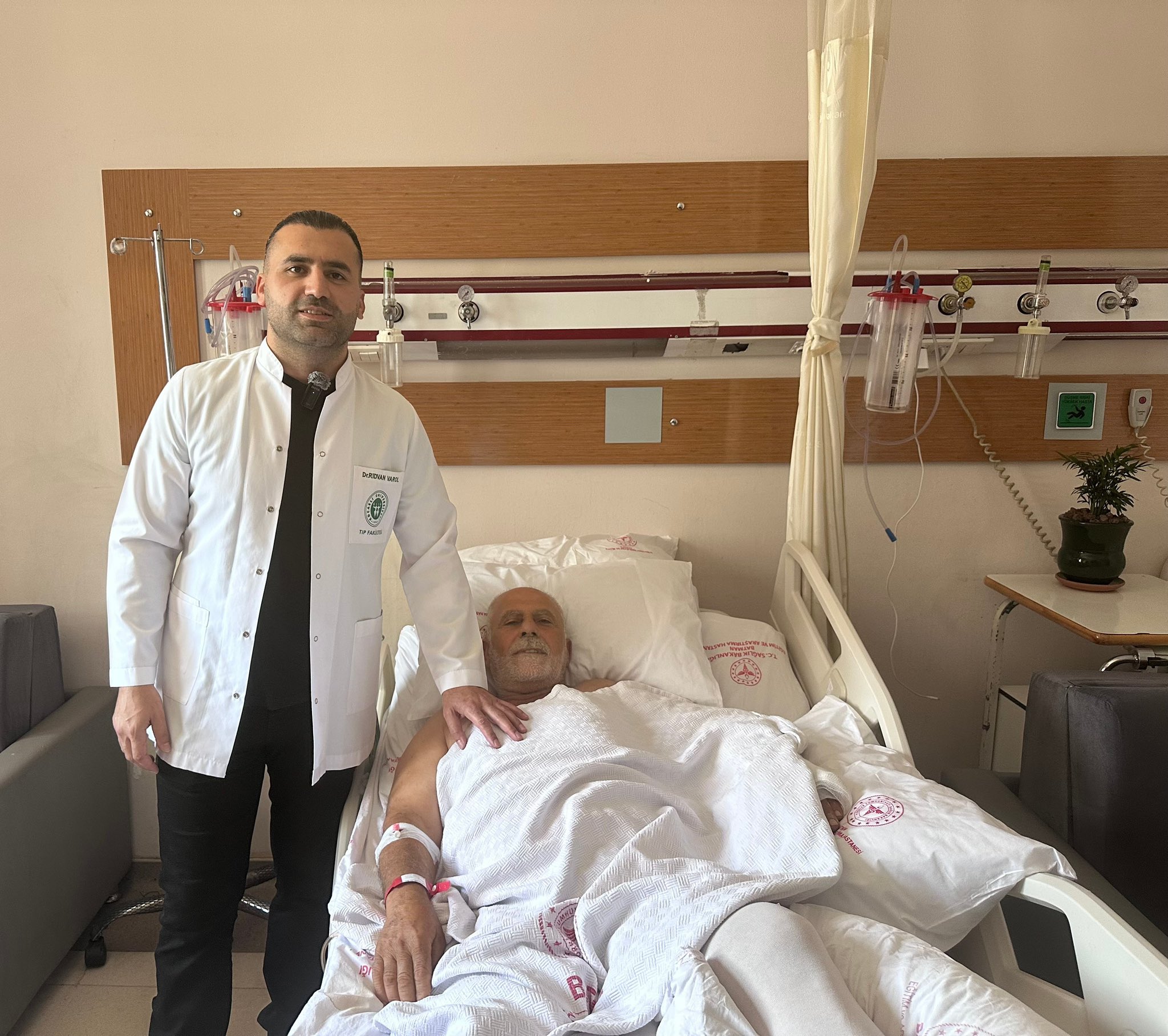 Ağaçtan Düşerek Ağır Yaralanan Hasta Başarılı Ameliyatla Hayata Tutundu