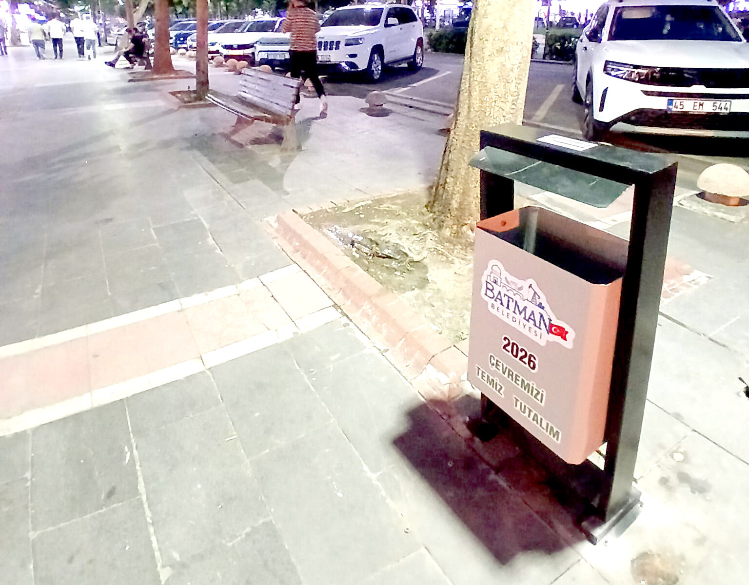 Diyarbakır Caddesi’ndeki Çöp Kovaları Yenilendi