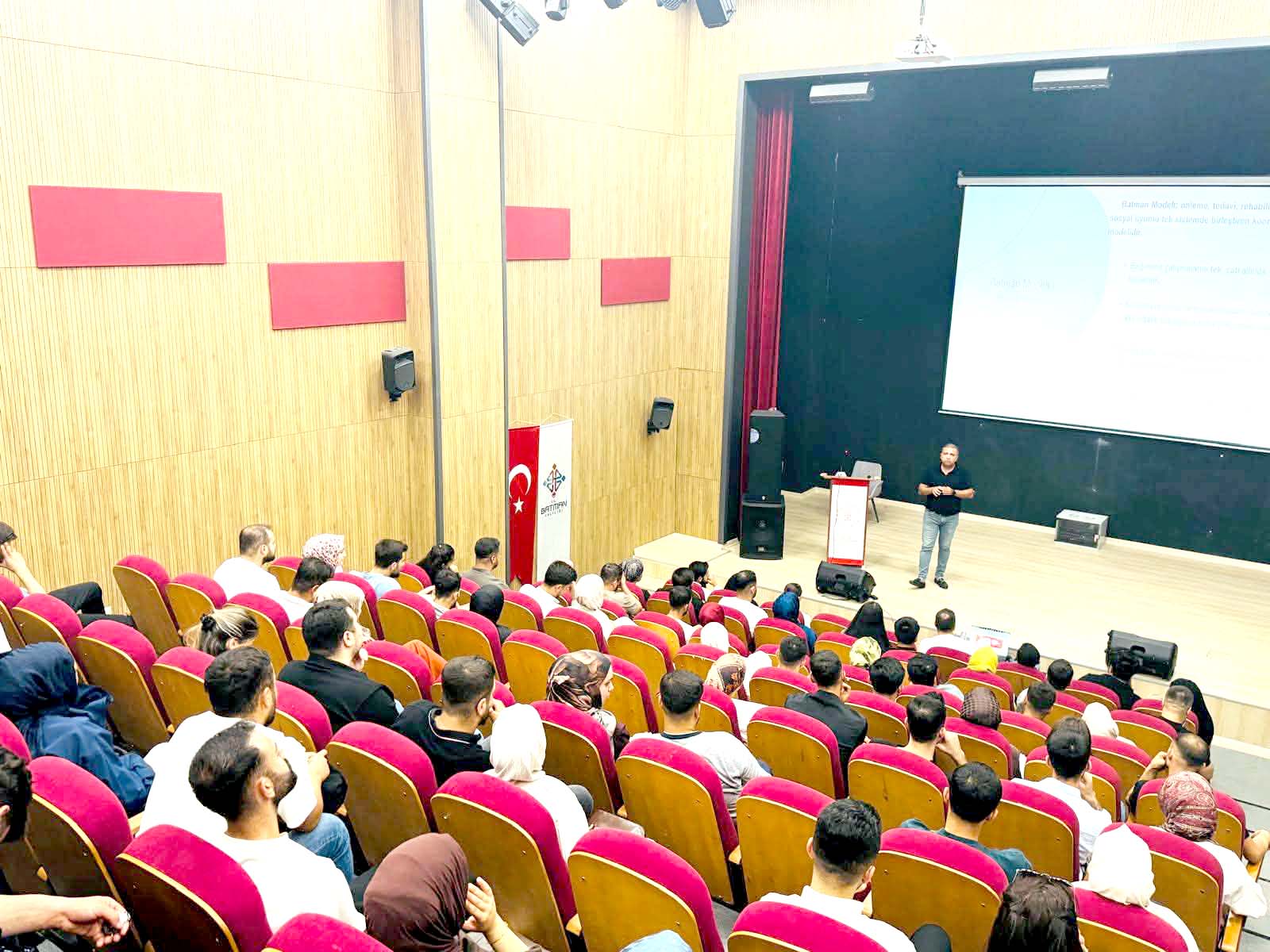 Batman Modeli Evlenecek Gençlerle Buluştu