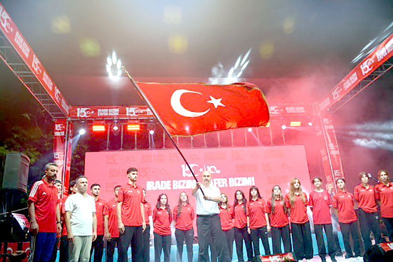 Gençler Şanlı Bayrağı 5 Kilometre Taşıdı