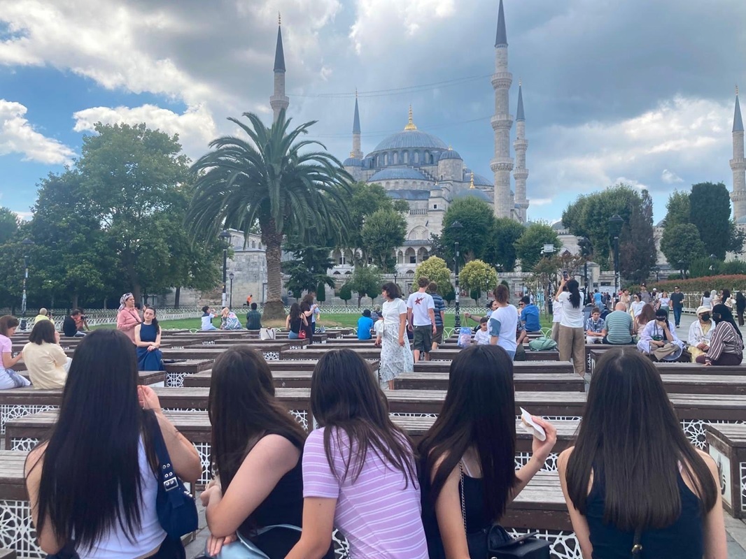 Çocuklar İstanbul’un Tarihi ve Kültürel Yerlerini Gezdi
