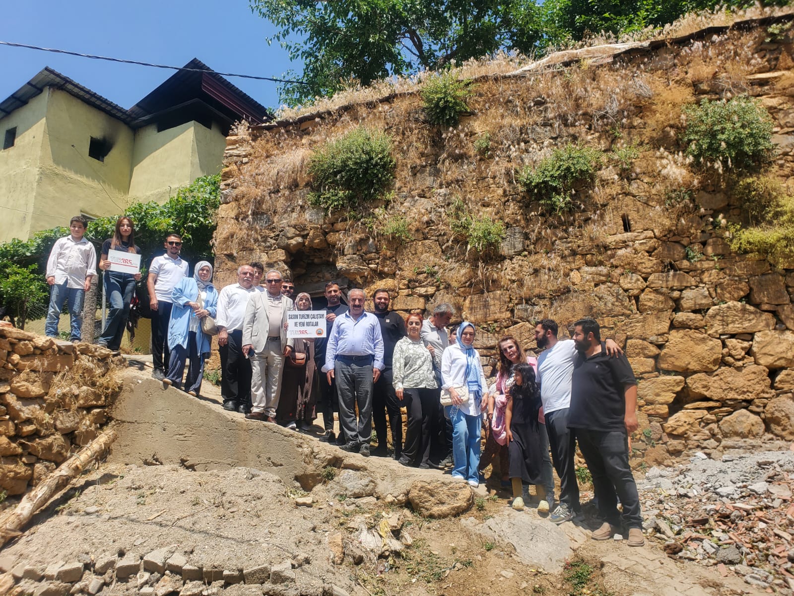 Batmanlı Emeklilerden Mereto Dağı’na Doğa Gezisi