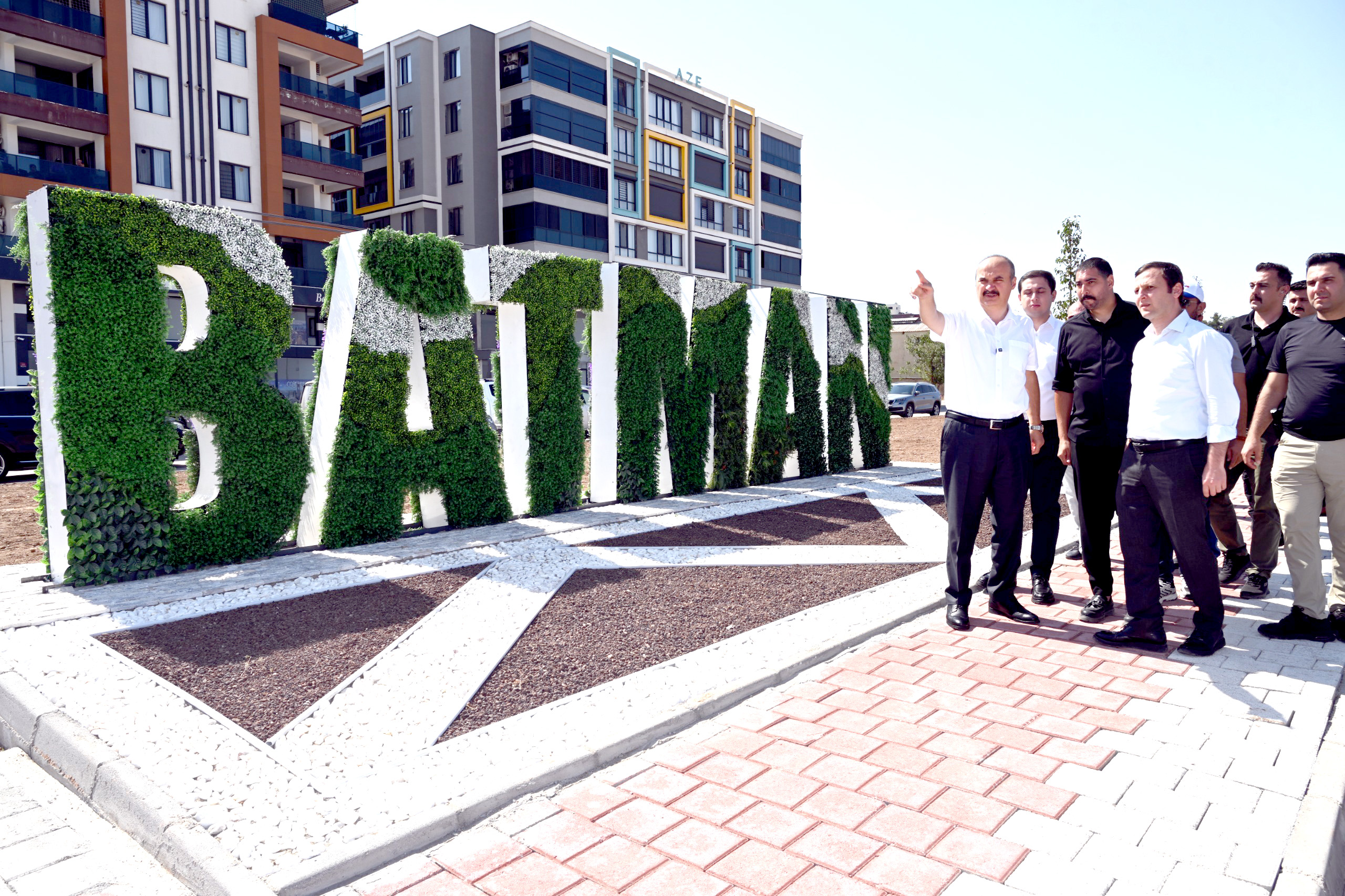 Batman’ın Girişlerine Dev “BATMAN” Yazısı