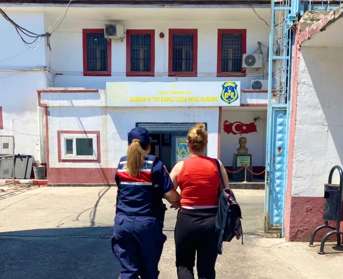 15 Yıl Hapis Cezası Bulunan Uyuşturucu Taciri Kadın Yakalandı
