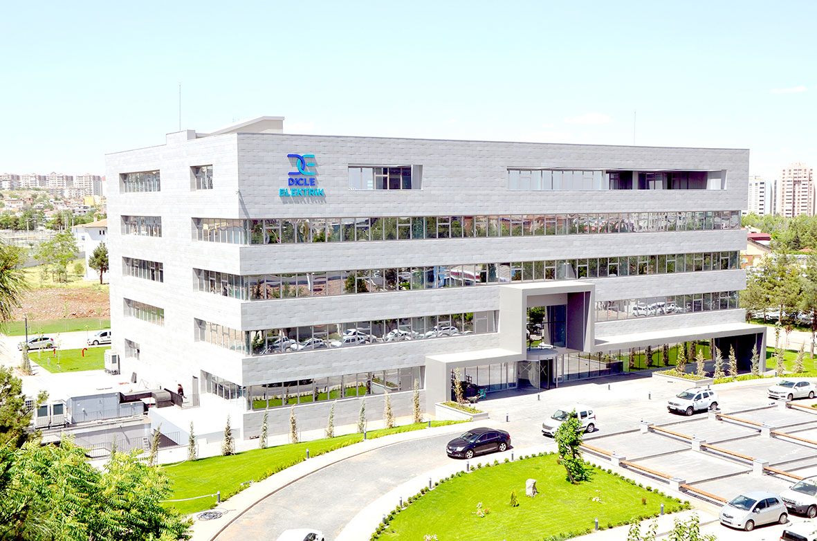 Dicle Elektrik’ten Başarılı Öğrencilere Burs Desteği