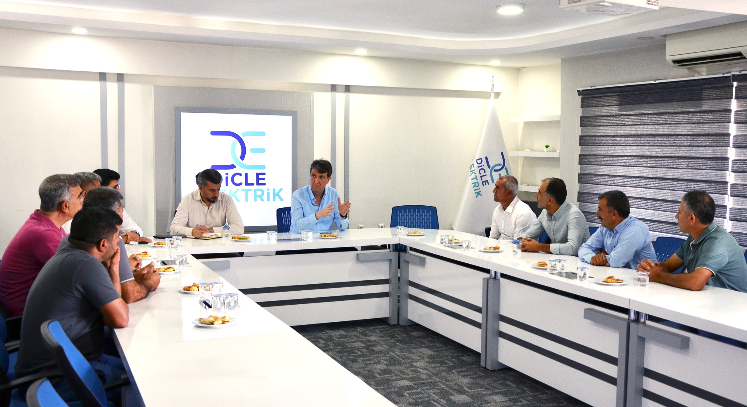 Kocaköy’de Enerjiye 40 Milyon TL’lik Yatırım! “Muhtarlardan Dicle Elektrik’e Teşekkür Ziyareti”