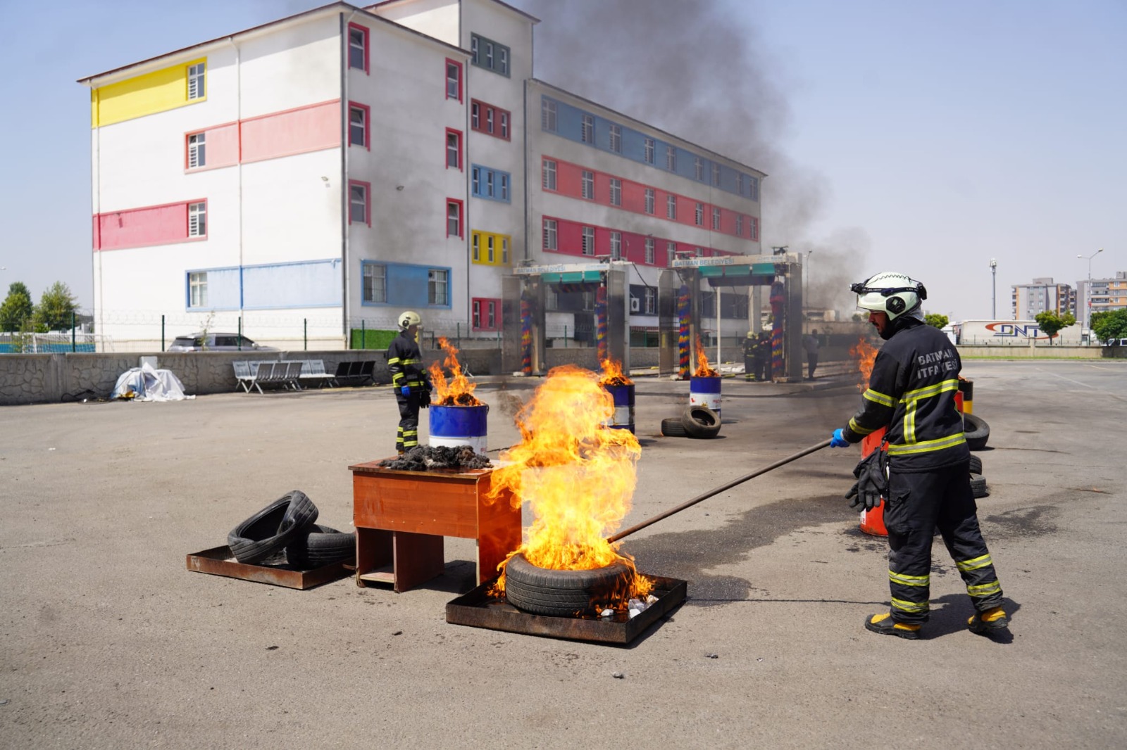 Stajyer İtfaiyeciler Sahada Deneyim Kazanıyor