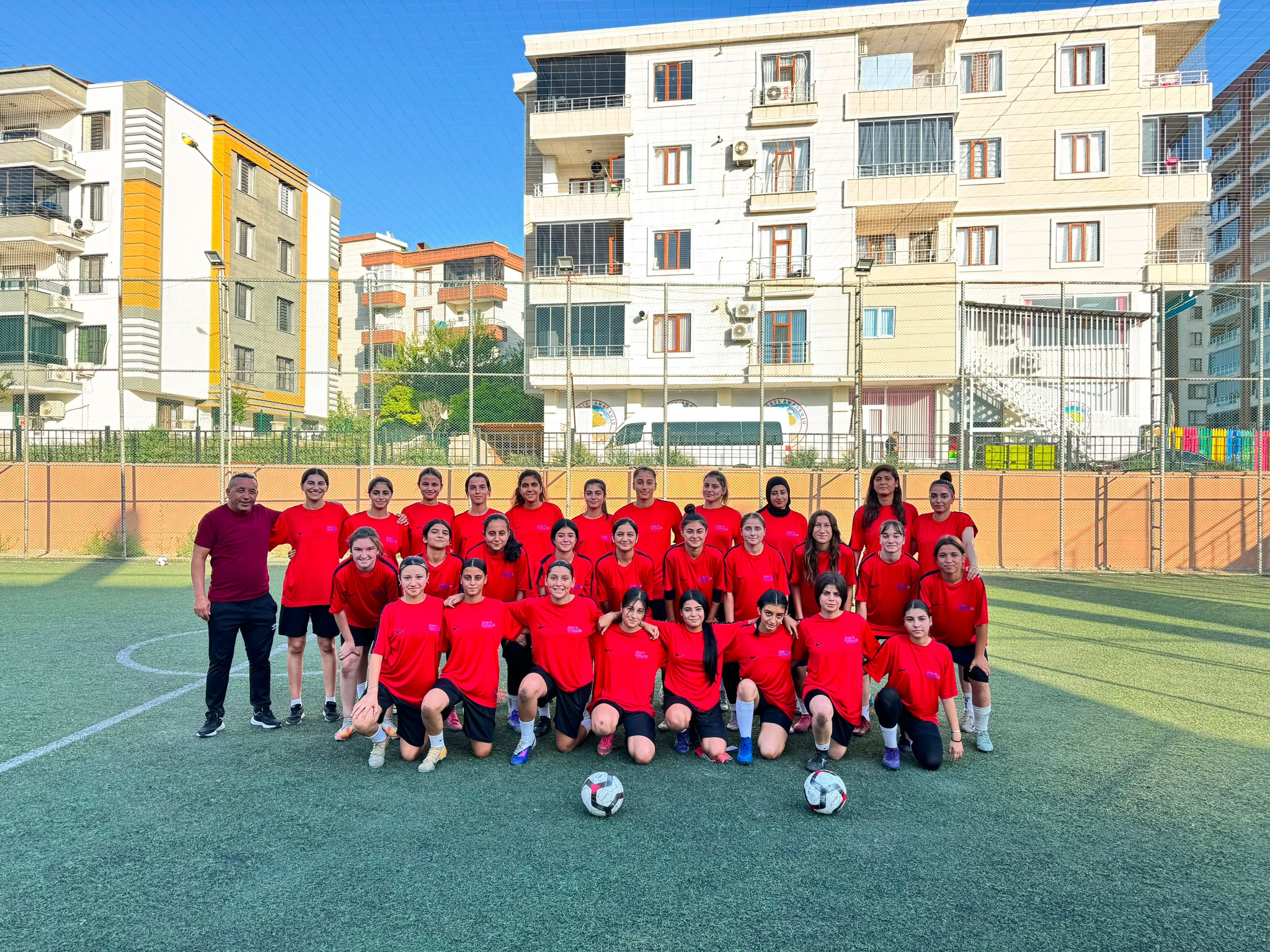 Yaz Spor Okulları’nda Kız Çocuklarına Futbol İlgisi