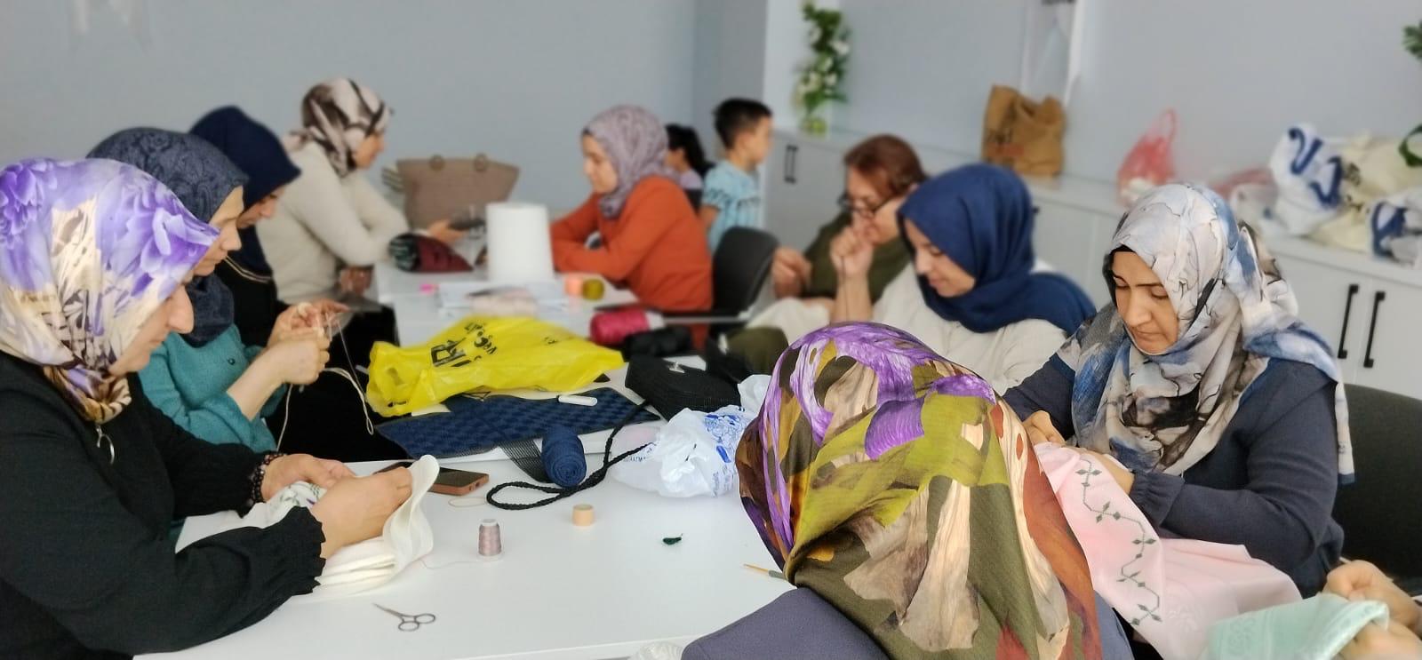 Kadınlar ADEM Kurslarıyla Öğreniyor ve Üretiyor