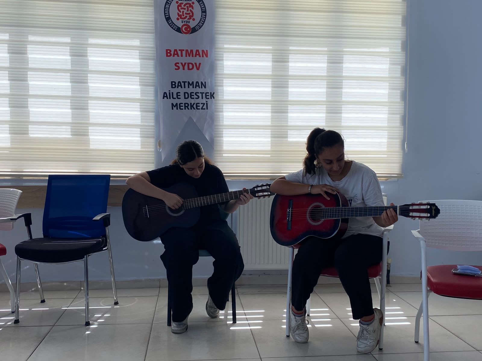Batman Aile Destek Merkezi’nde Gitar Kursuna İlgi