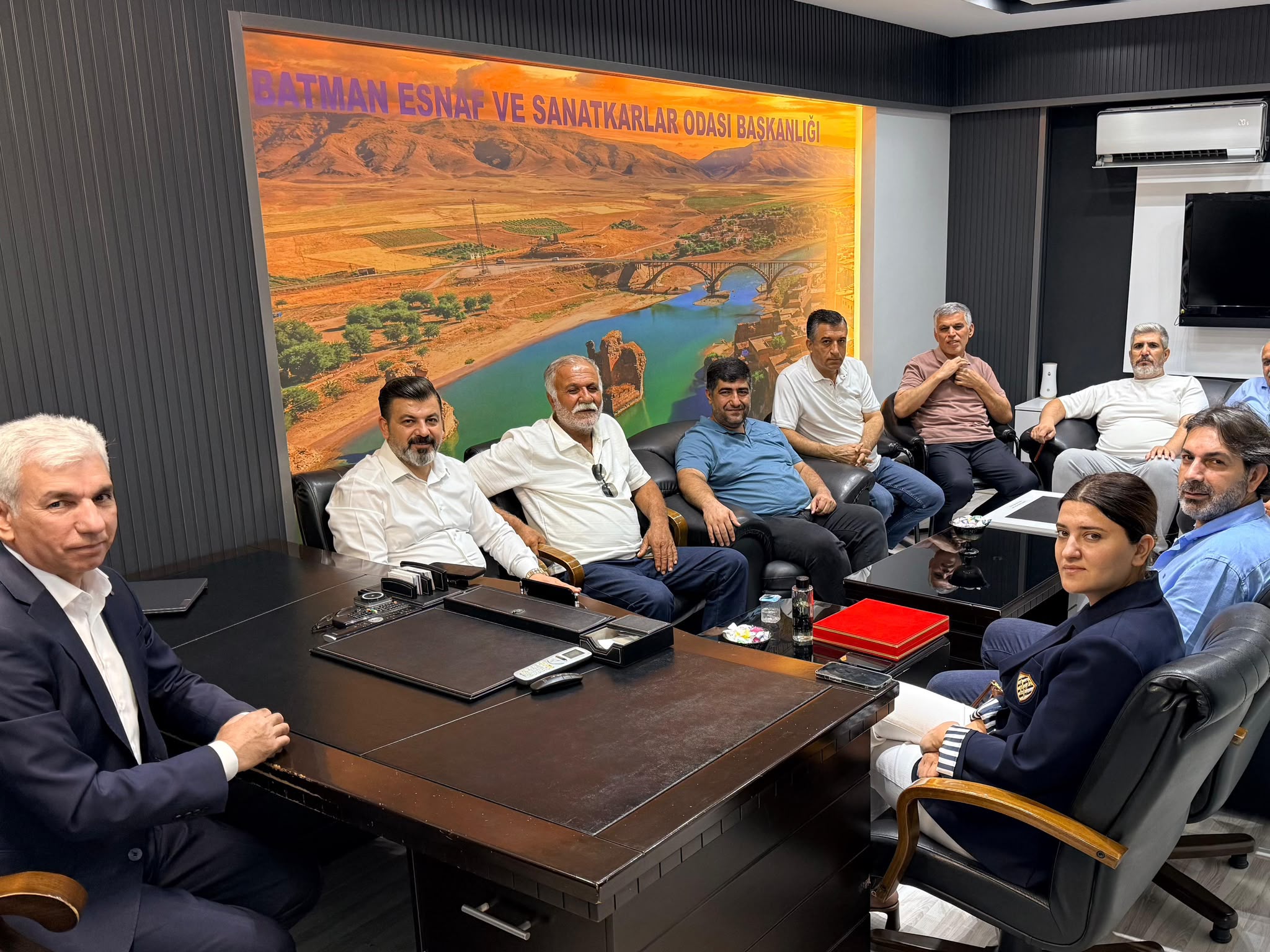 Batso adayı Kurt, Esnaf ve STK’larla görüştü
