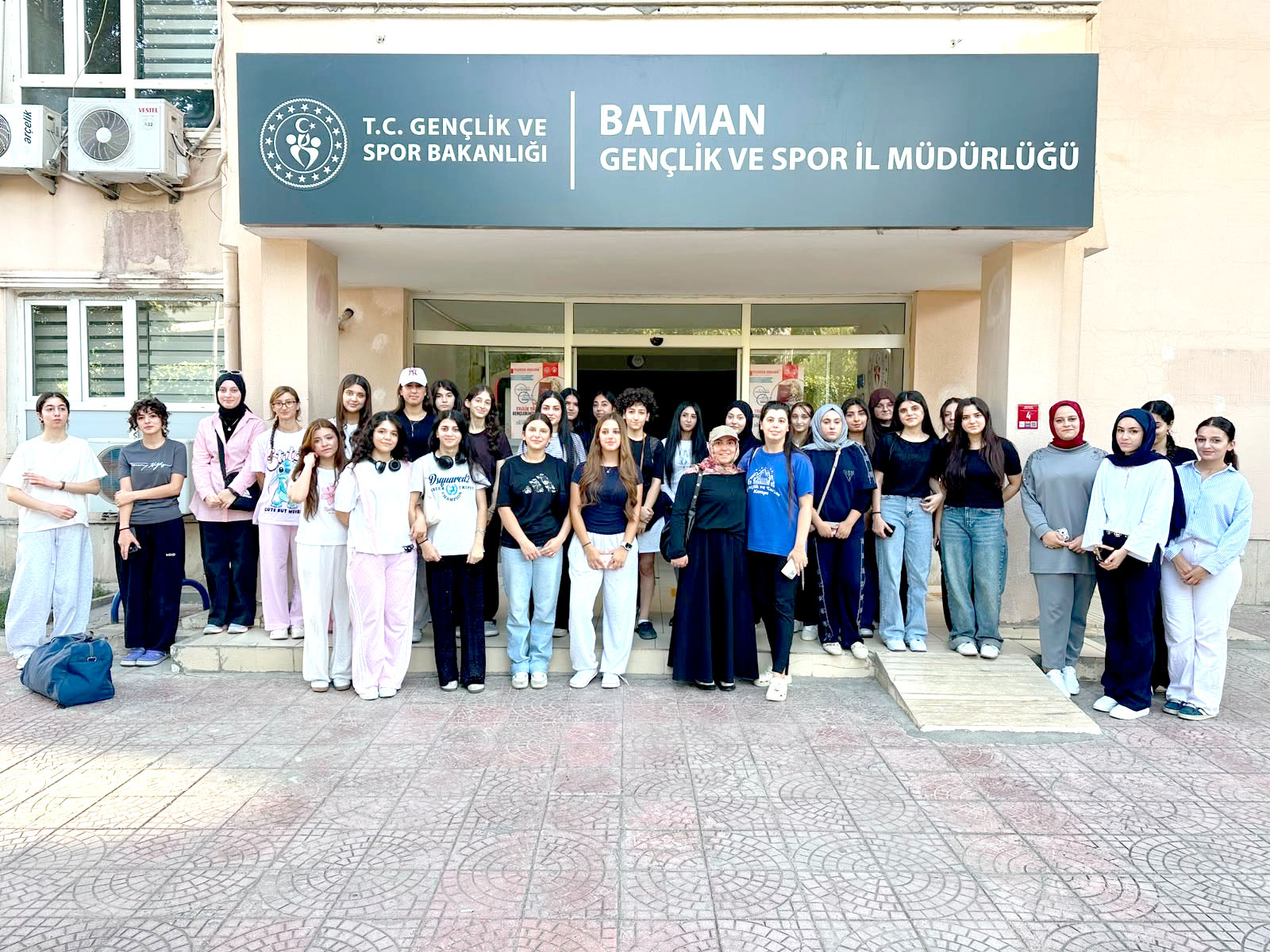 32 Genç Kız Malatya’daki Gençlik Kampına Uğurlandı